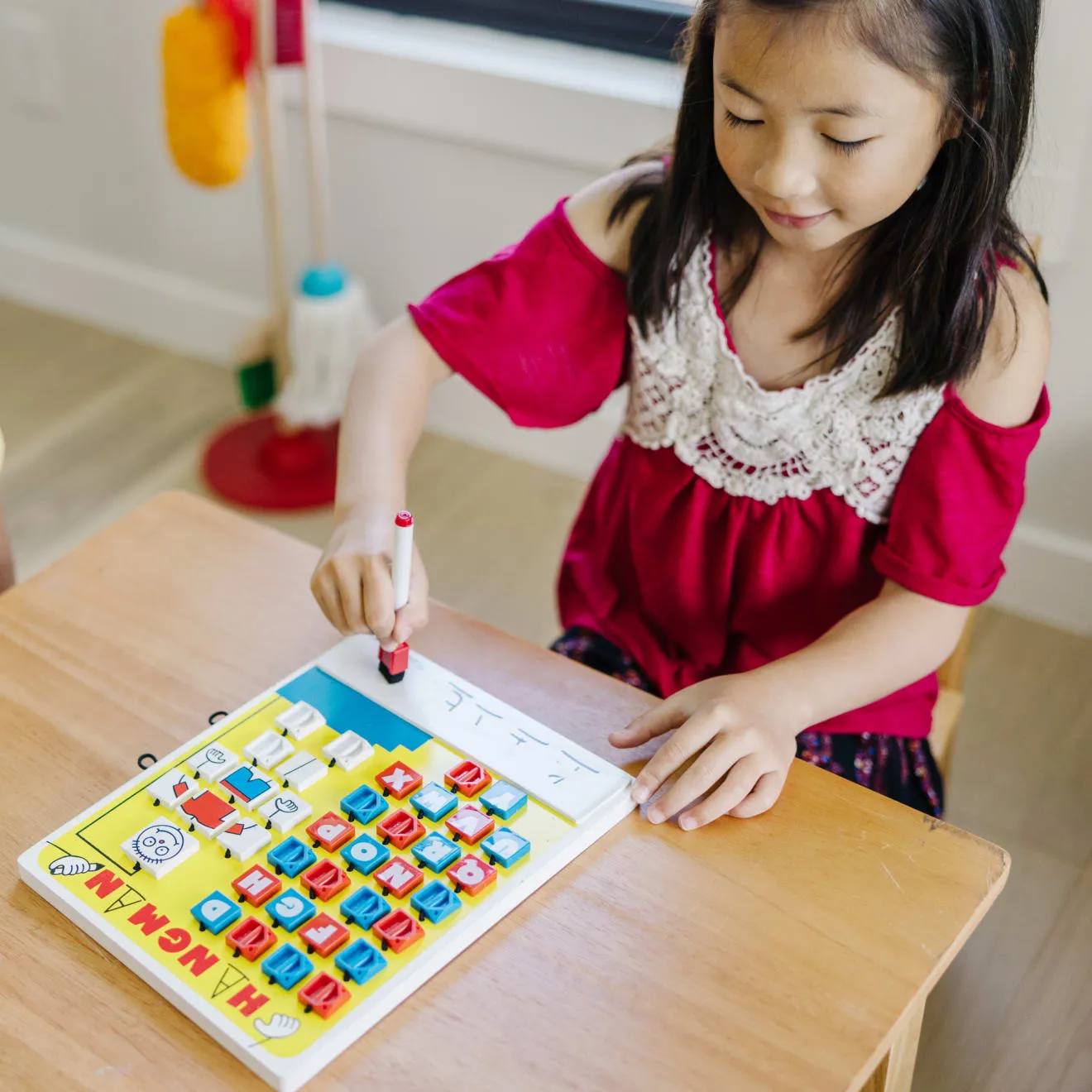 Melissa & Doug Flip-to-Win Hangman reisspel 6+ jaar