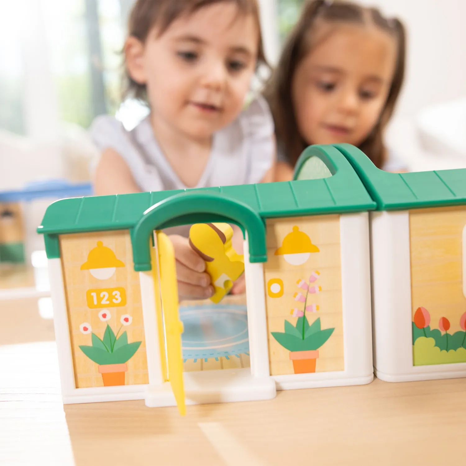 Melissa & Doug Cheery Lane poppenhuis met figuren
