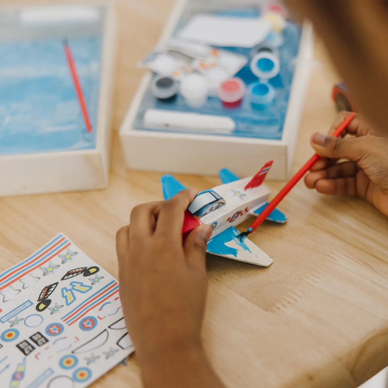 Melissa & Doug houten vliegtuig knutselset met verf