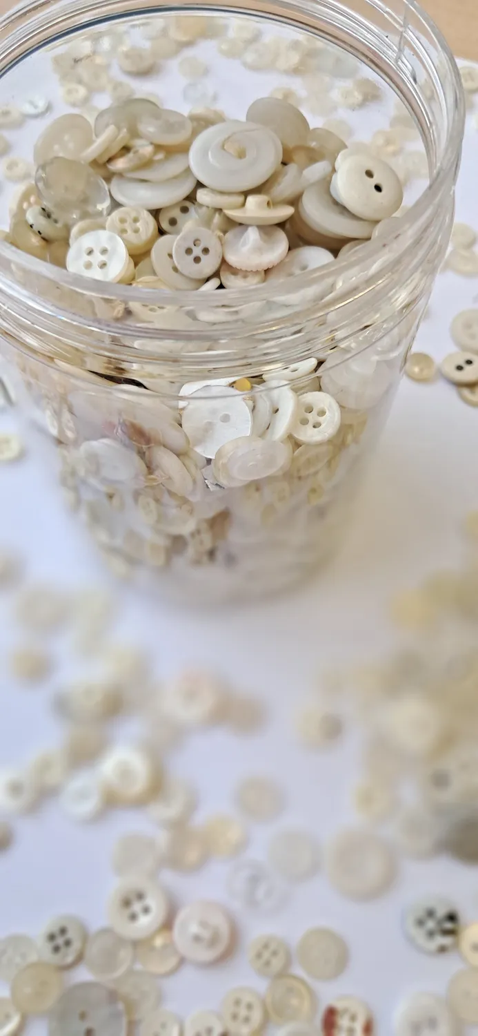 De Potjeskast Knoop Wit pot 750 ml sorteren