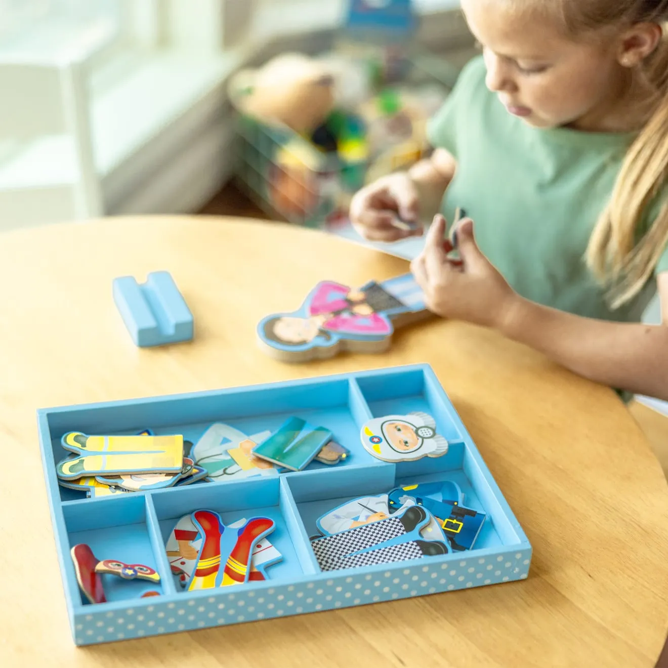 Melissa & Doug Julia magnetische aankleedpop 24-delig 8 beroepen