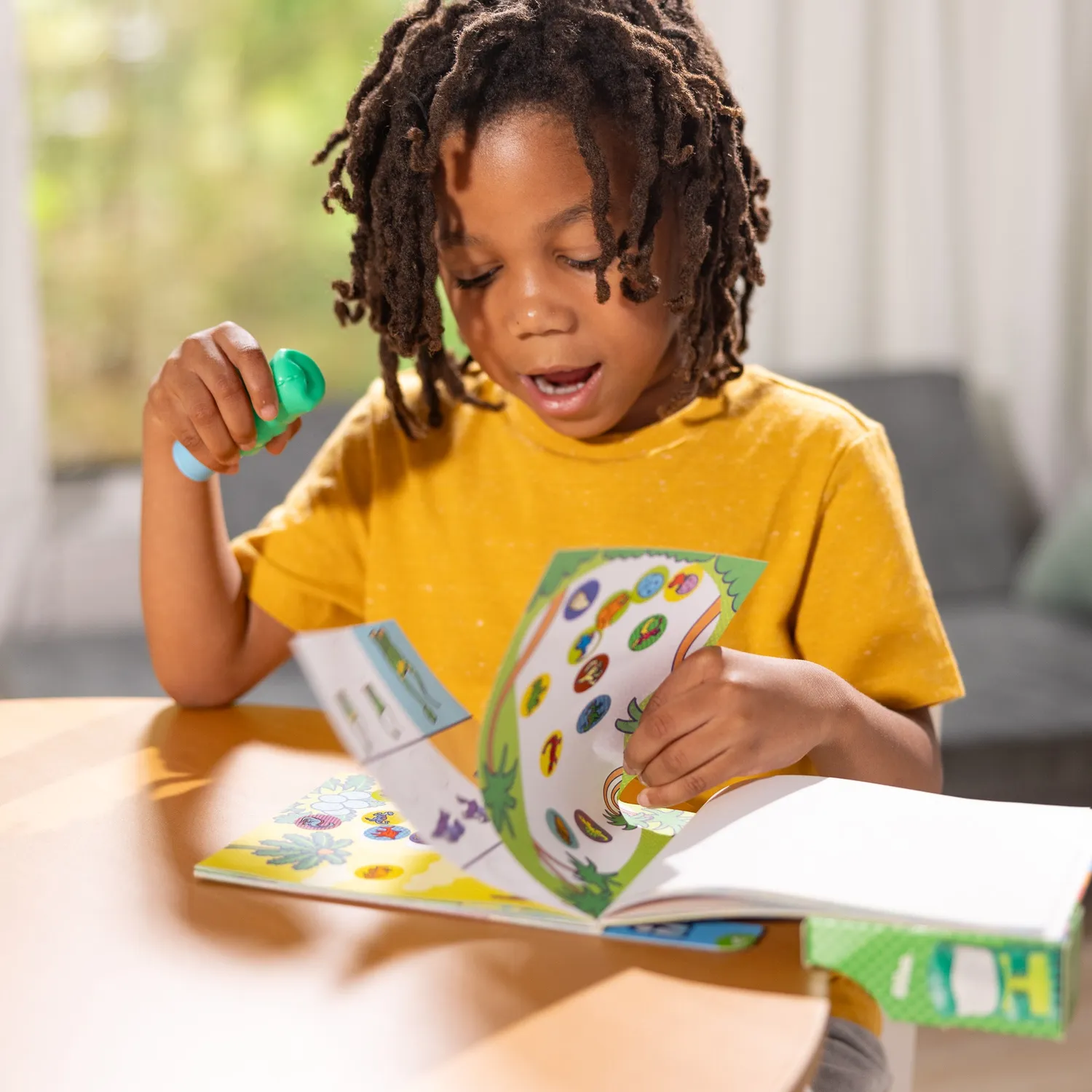 Melissa & Doug Sticker WOW Dinosaurus Stickerboek met Stamper