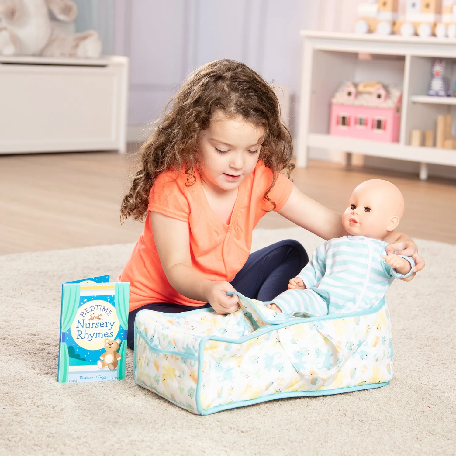 Melissa & Doug Mine to Love draagmand poppen 18 inch