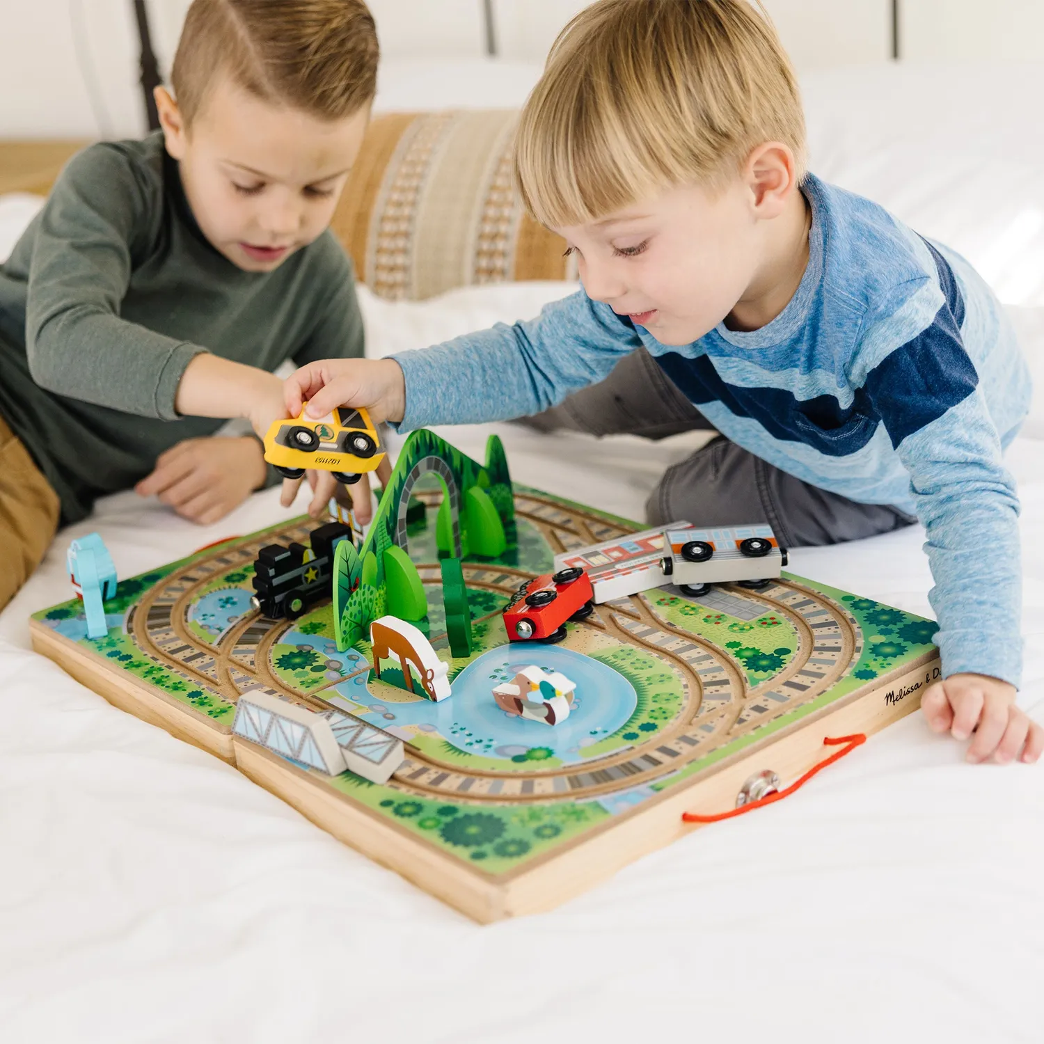 Melissa & Doug Take-Along Railroad houten treinbaan koffer