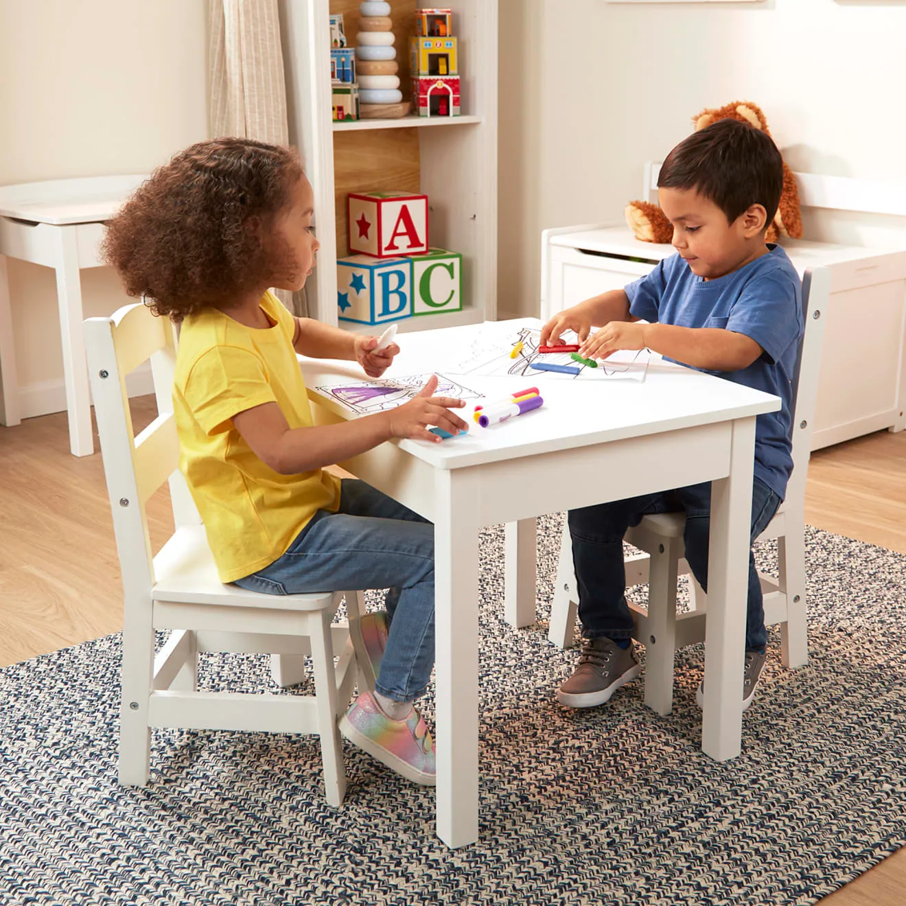 Melissa & Doug Wooden Table kindertafel wit met 2 stoelen