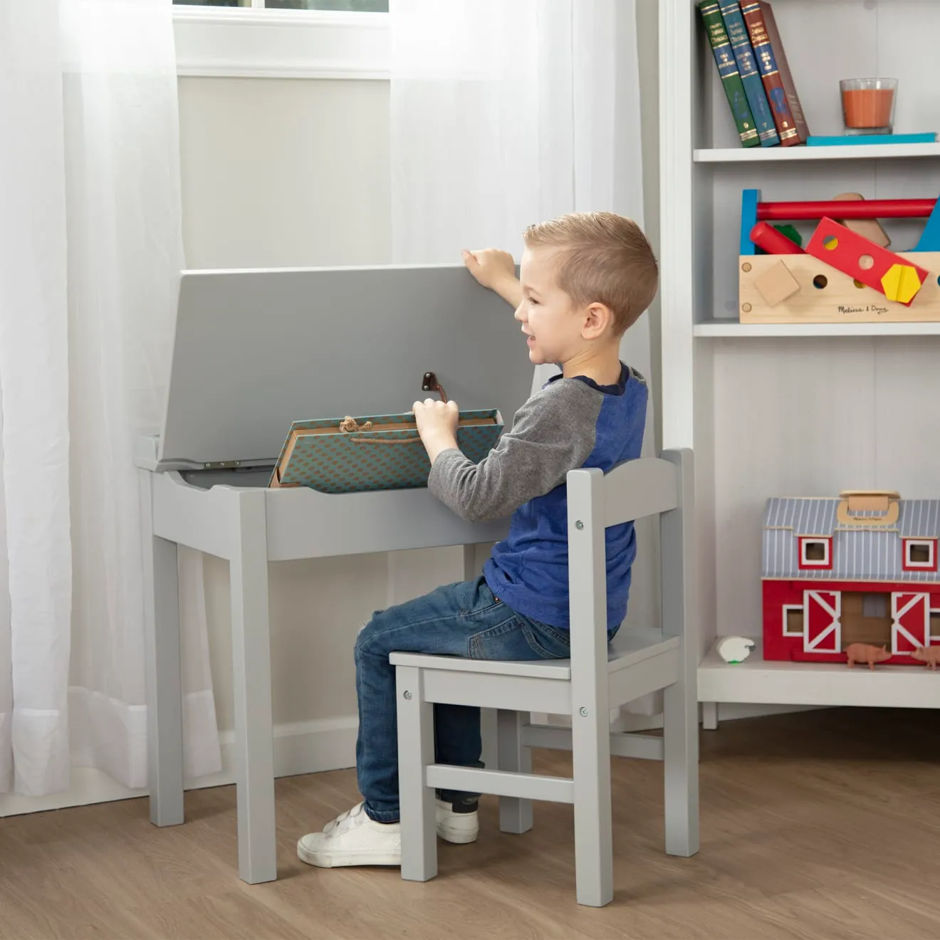 Melissa & Doug Lift-Top Desk grijs houten kinderbureau met stoel