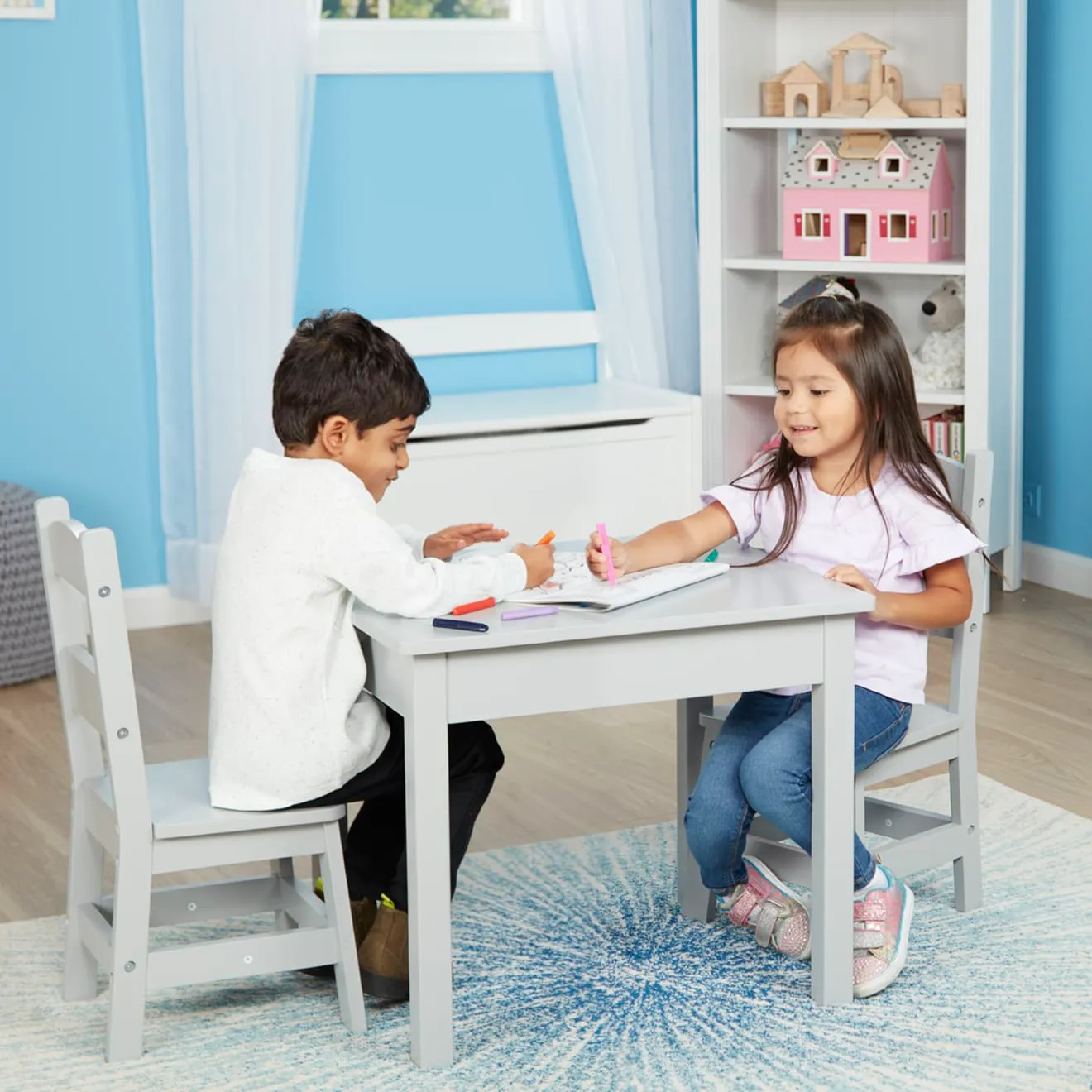 Melissa & Doug Wooden Table 2 Chairs kindertafelset grijs