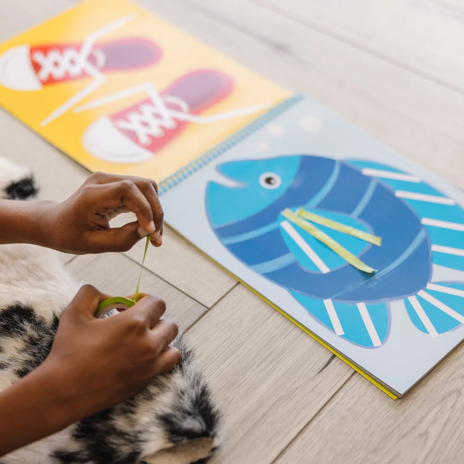 Melissa & Doug Tape Activity Book Plakboek