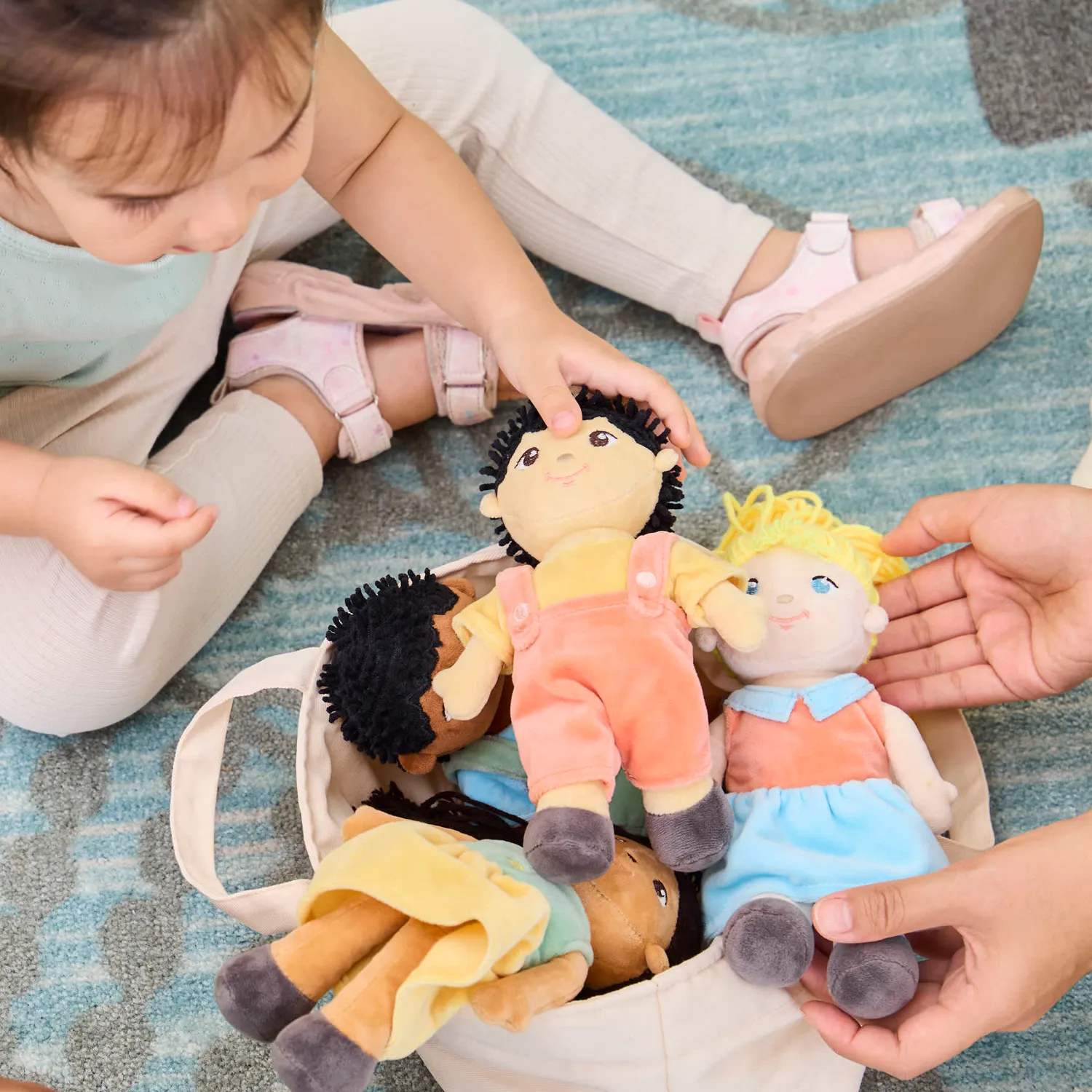 Guidecraft Ethnic Soft Dolls knuffelpoppen 4 stuks 20 cm