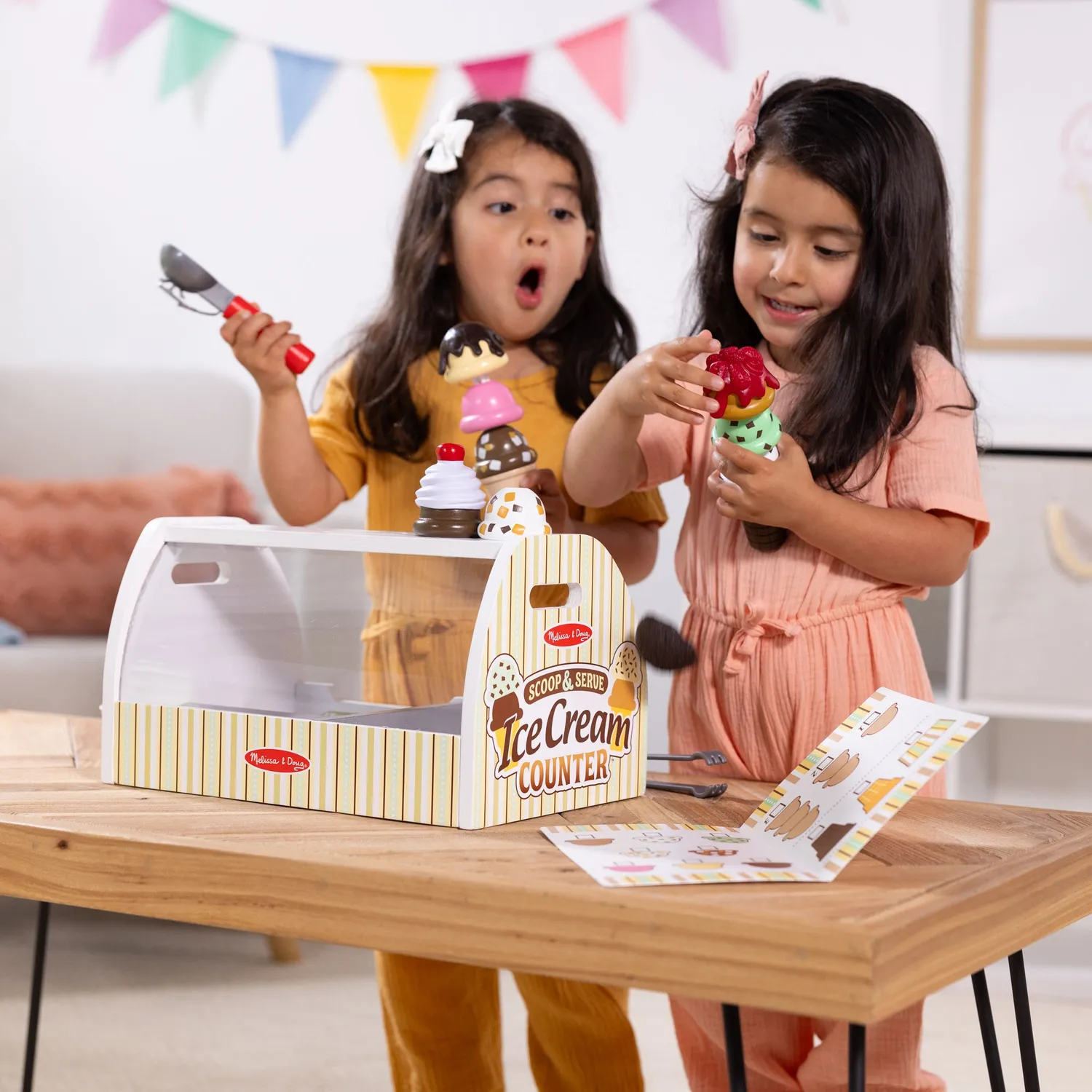 Melissa & Doug Scoop & Serve Ice Cream Counter ijswinkel 28-delig hout