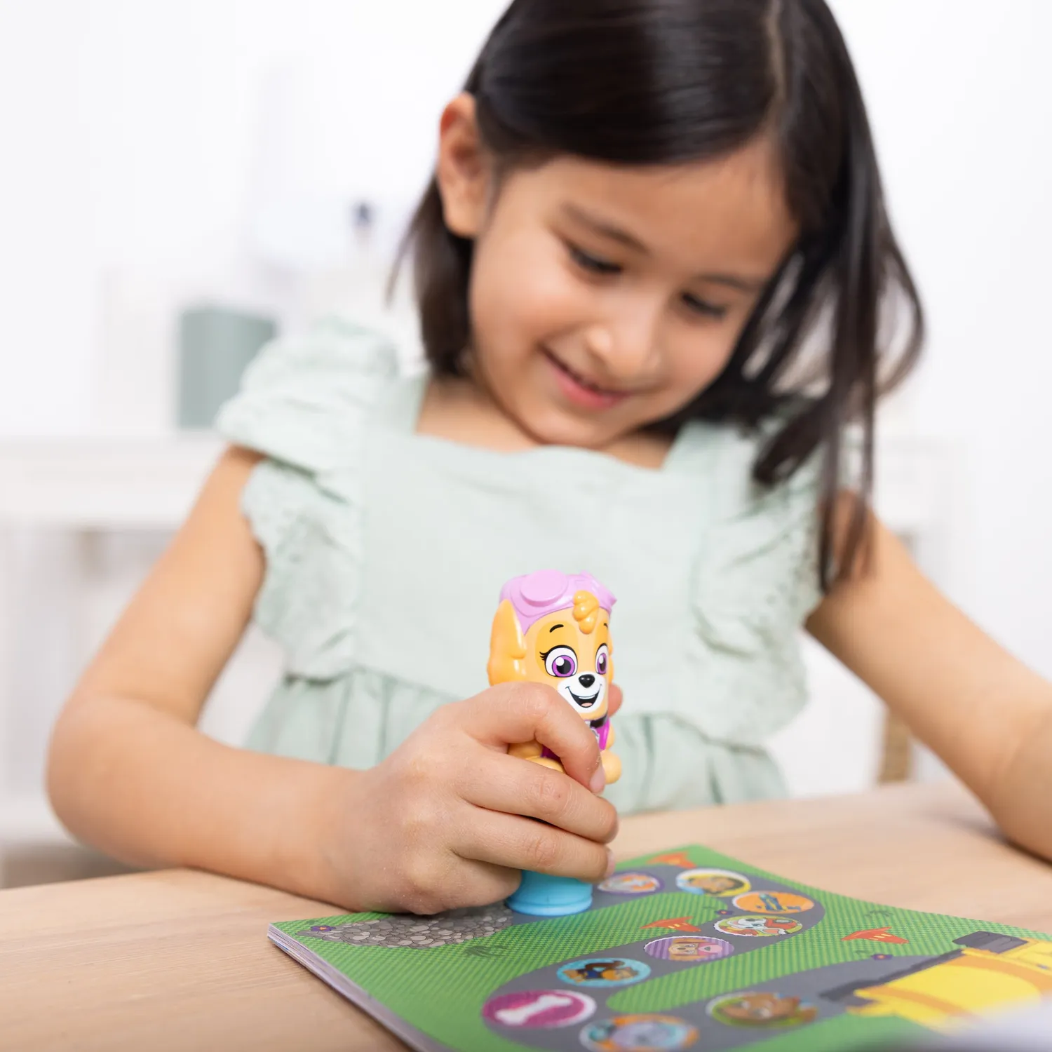 Melissa & Doug Sticker WOW! PAW Patrol Skye stickerboek 24 pagina's