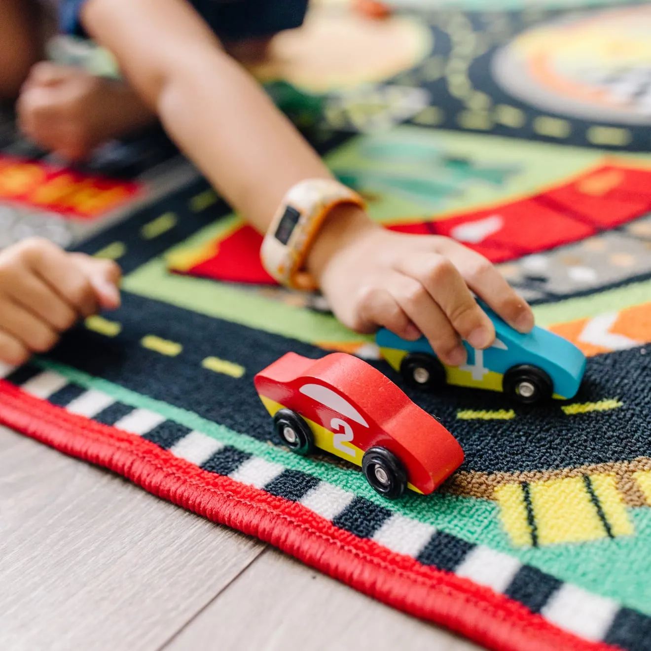 Melissa & Doug Speedway Racebaan speelkleed met 4 auto’s