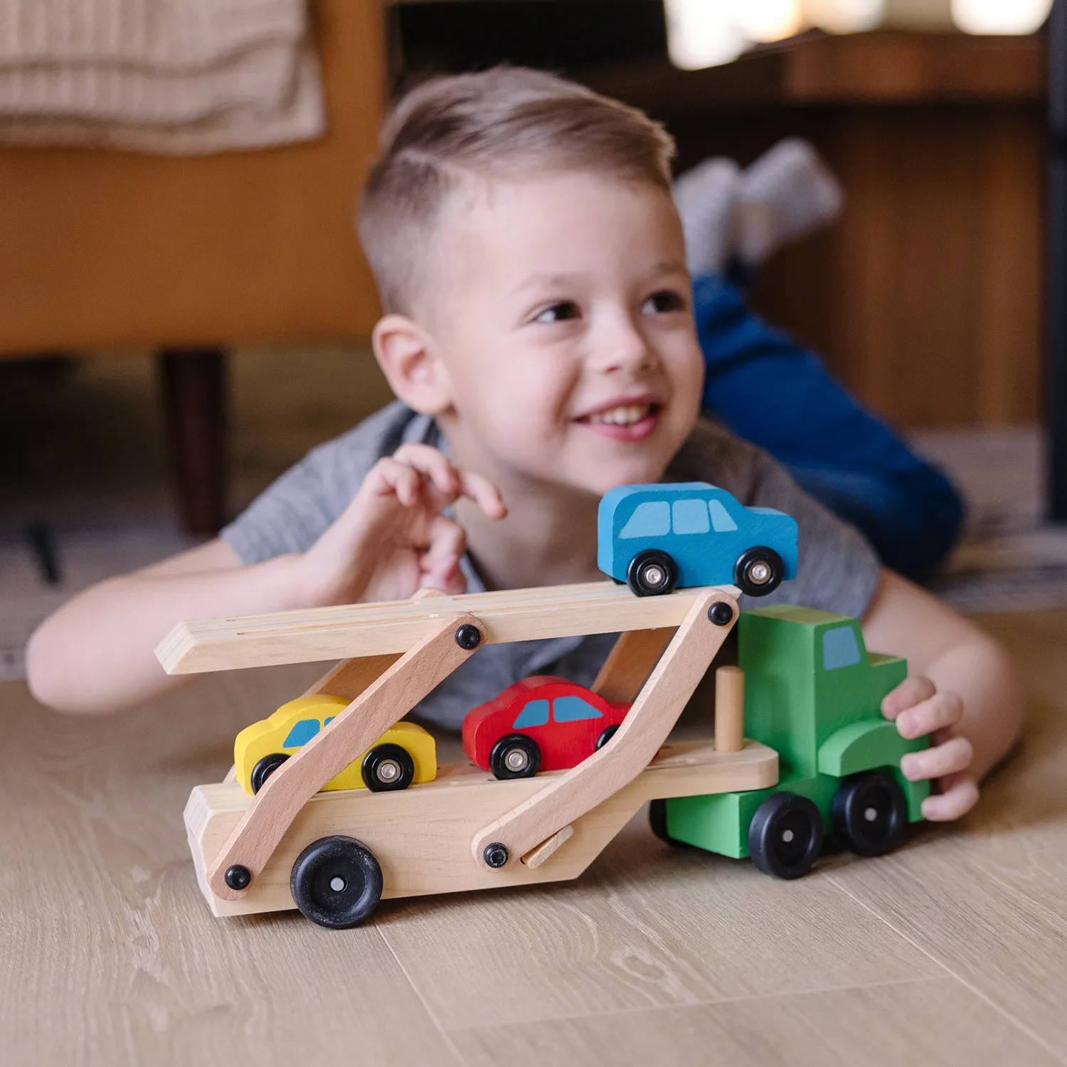 Melissa & Doug houten autotransporter met 4 auto’s 3-5 jaar