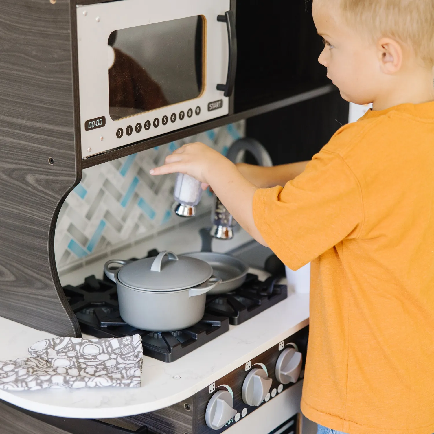 Melissa & Doug houten speelkeuken charcoal 1 meter groot