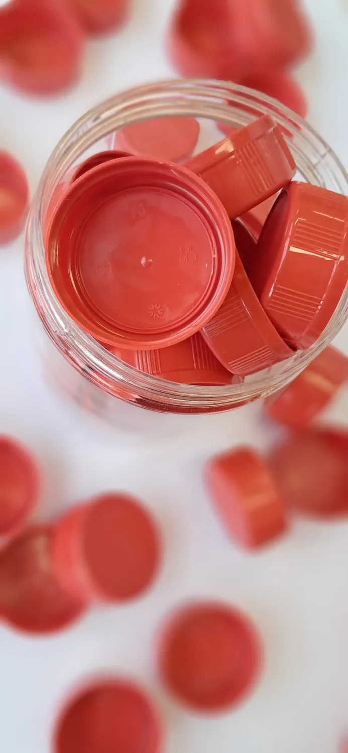 De Potjeskast Dop Rood speelpot 750 ml rode doppen