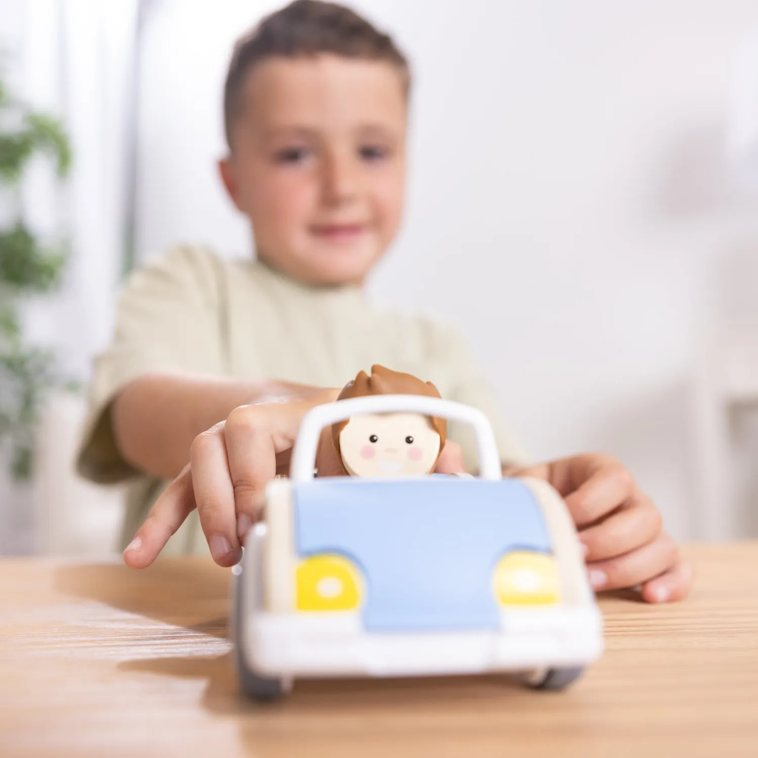 Melissa & Doug Cheery Lane Vehicle & Boy speelauto blauw