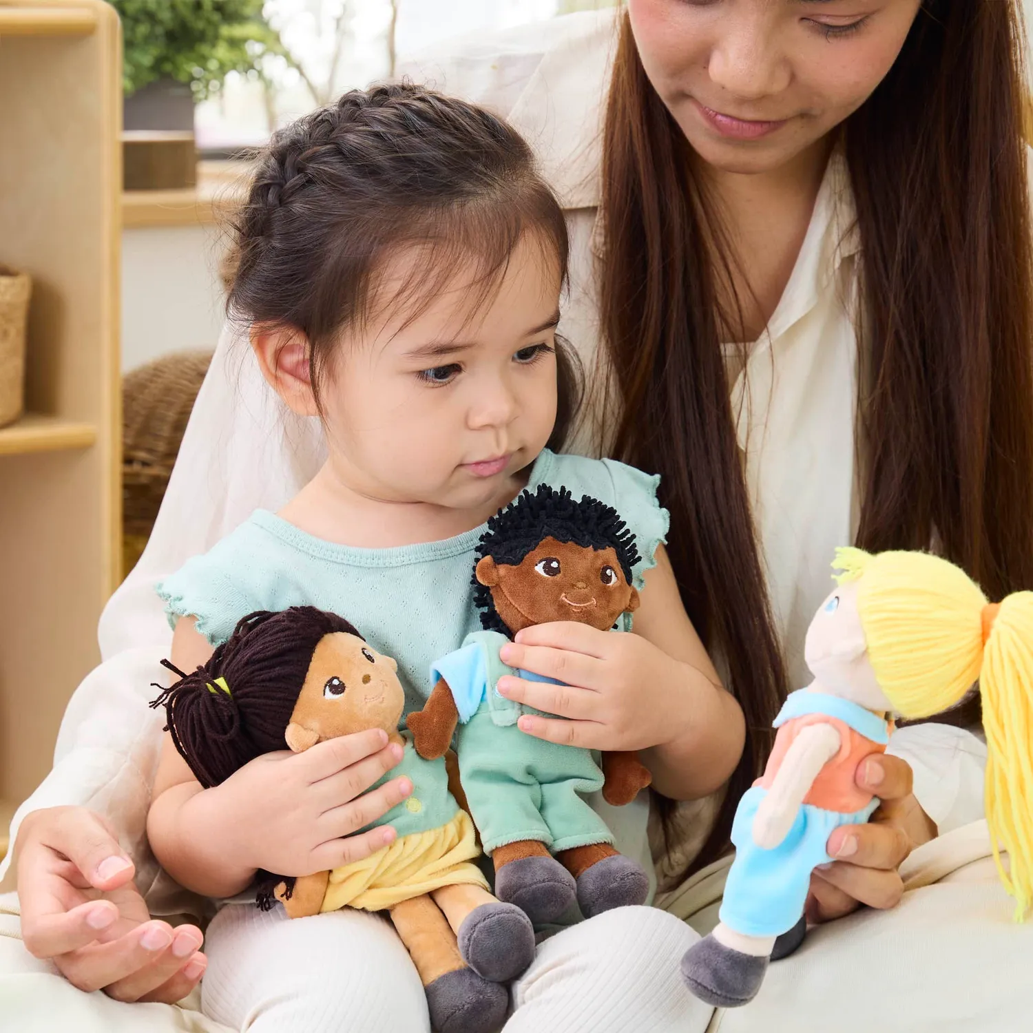 Guidecraft Ethnic Soft Dolls knuffelpoppen 4 stuks 20 cm