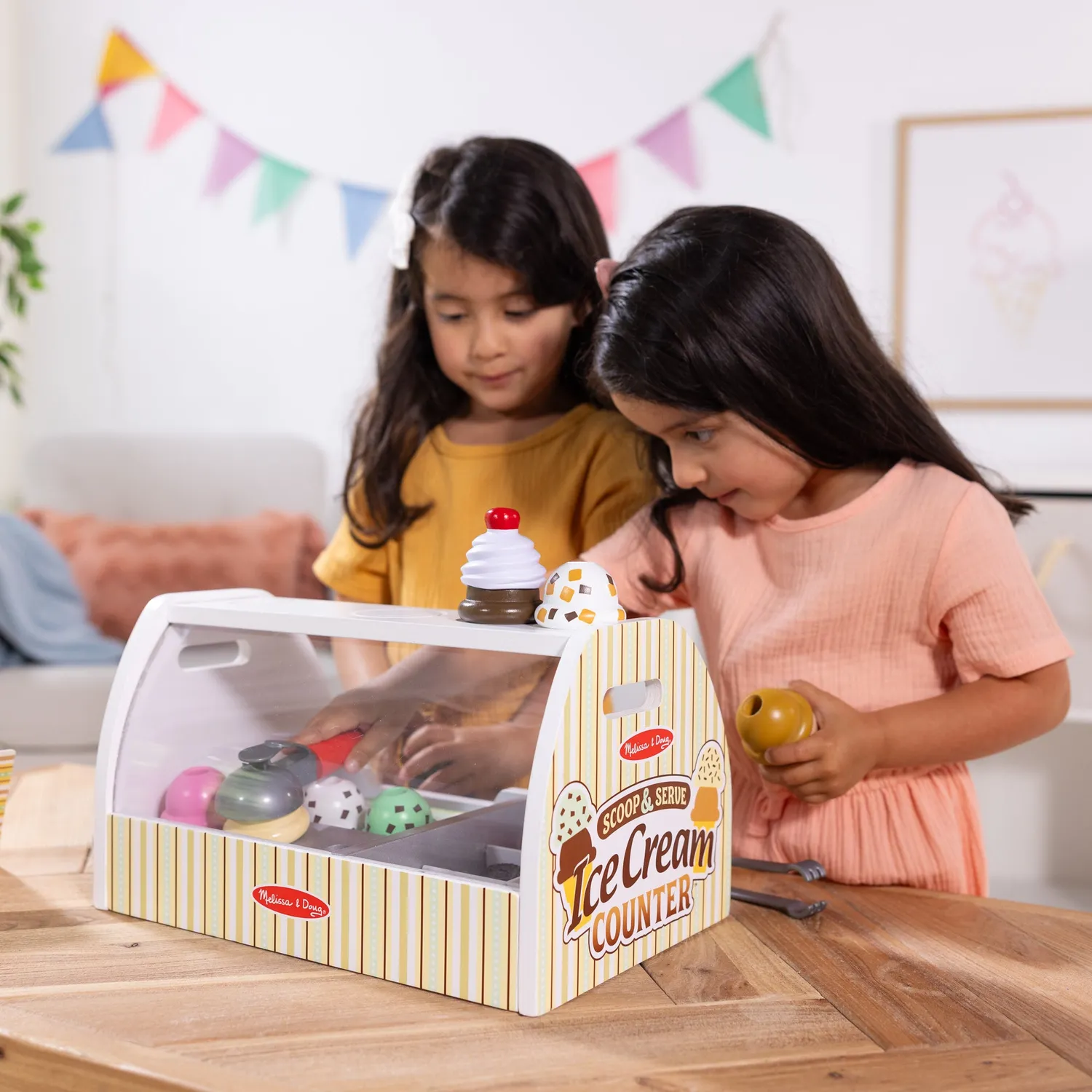 Melissa & Doug Scoop & Serve Ice Cream Counter ijswinkel 28-delig hout