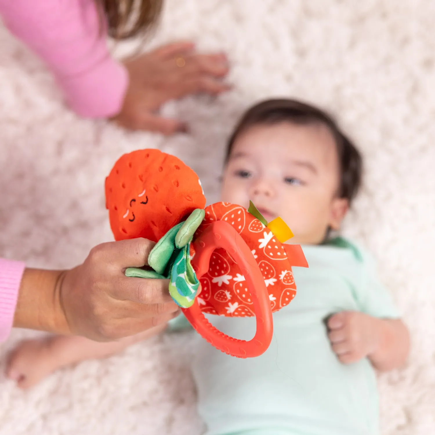 Melissa & Doug Peek-a-Boo Berry meeneemspeeltje aardbei