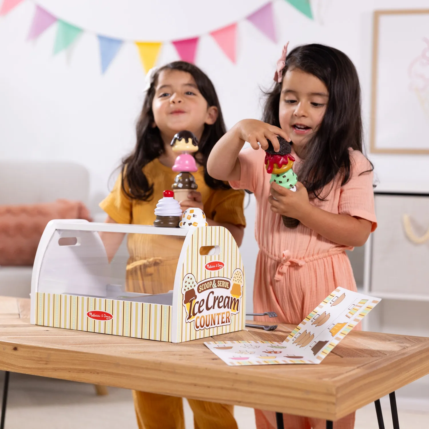 Melissa & Doug Scoop & Serve Ice Cream Counter ijswinkel 28-delig hout