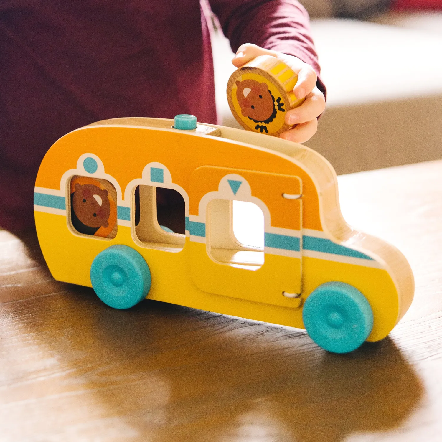 Melissa & Doug GO Tots Roll & Ride Bus houten speelgoedbus