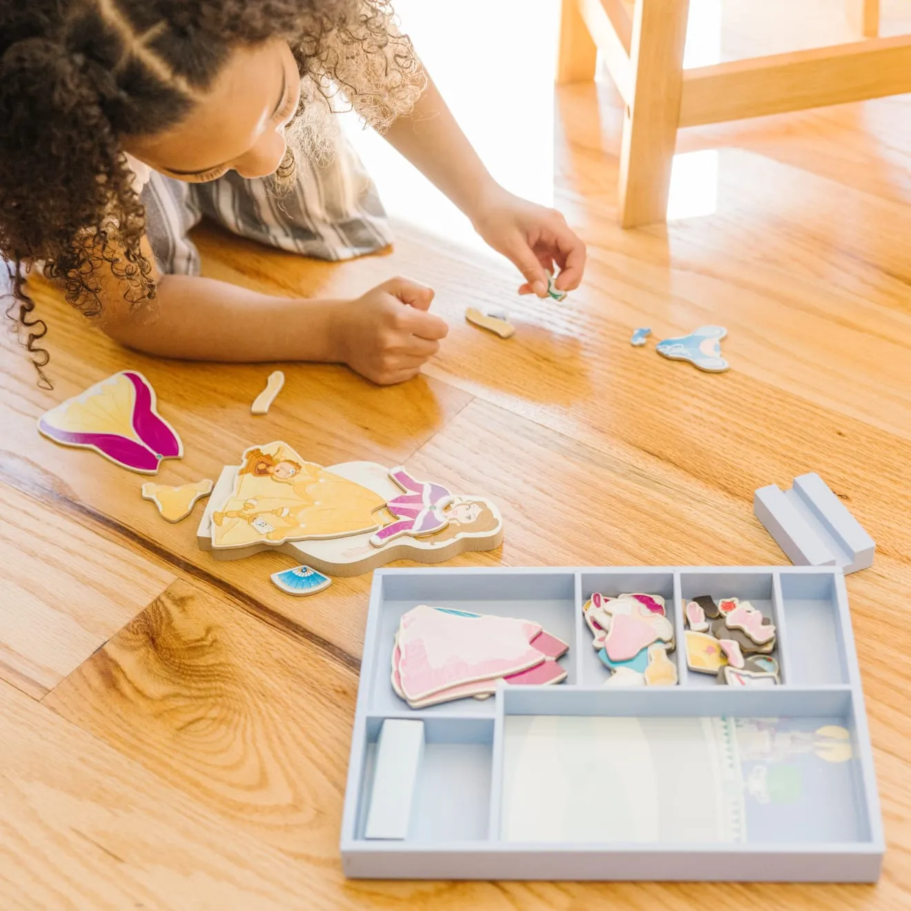 Melissa & Doug Belle houten magnetische aankleedpop 30-delig