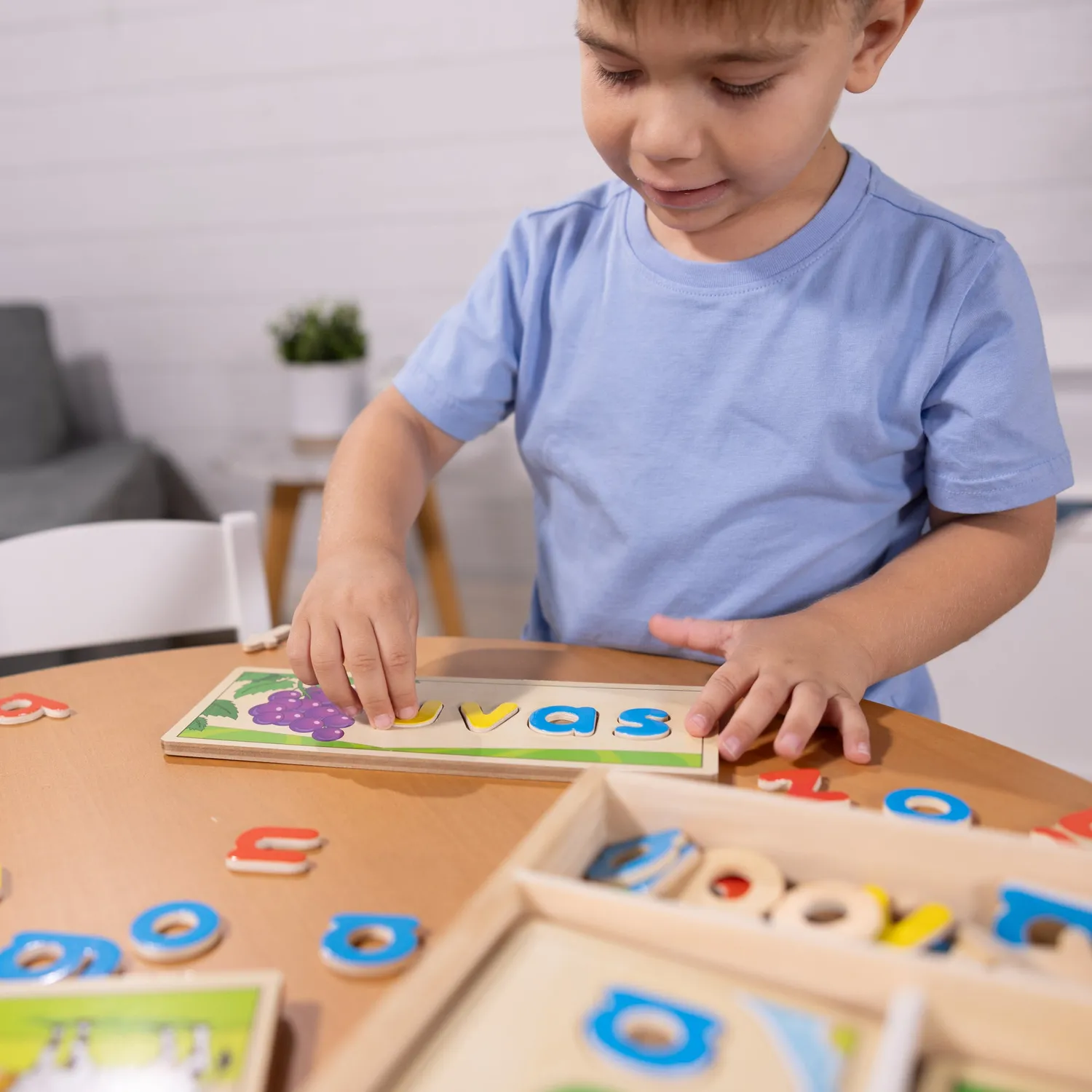 Melissa & Doug See & Spell Spaanse houten puzzel 64 letters