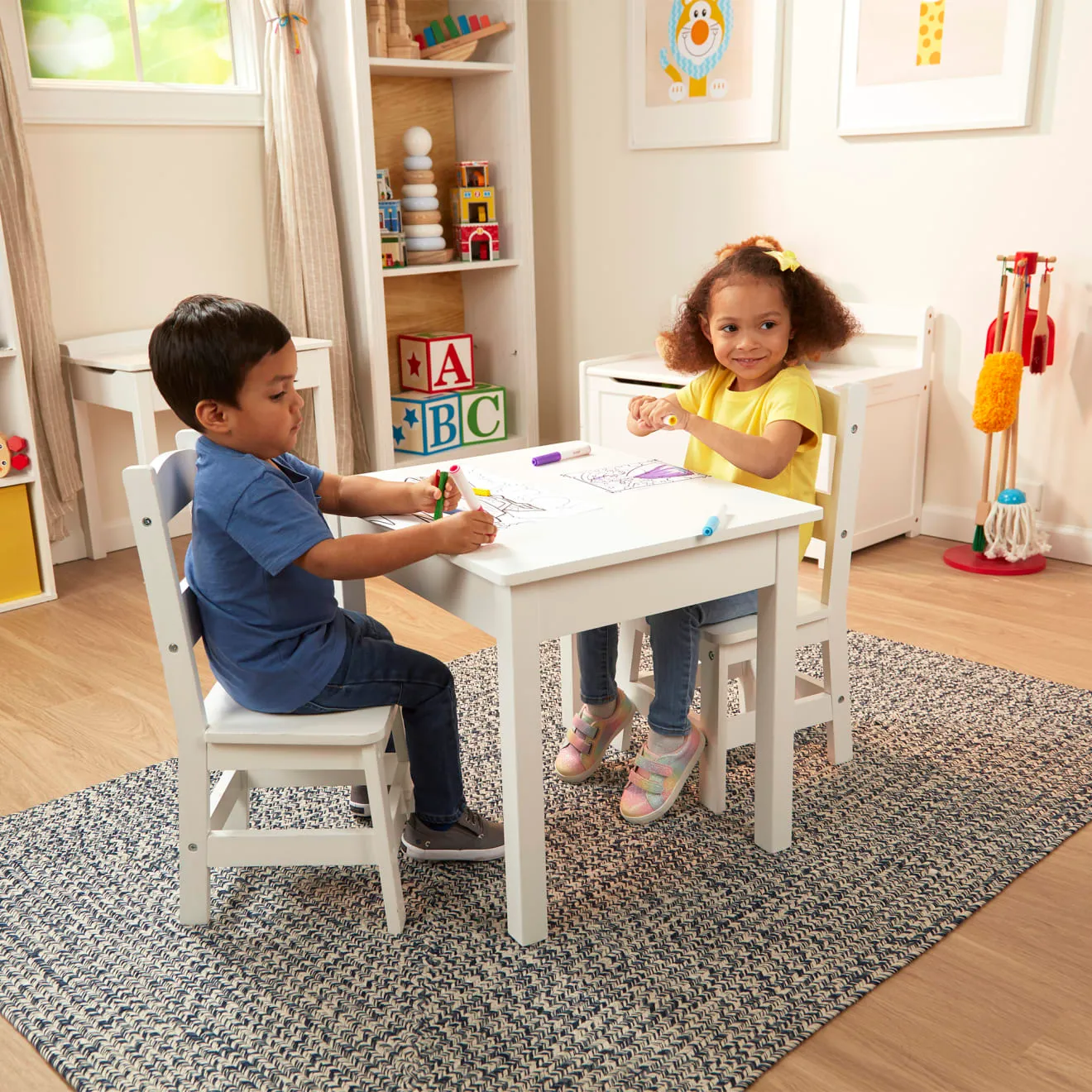 Melissa & Doug Wooden Table kindertafel wit met 2 stoelen