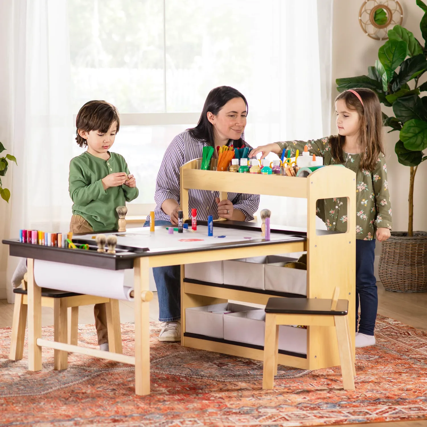 Guidecraft Deluxe Art Center knutseltafel met papierrol
