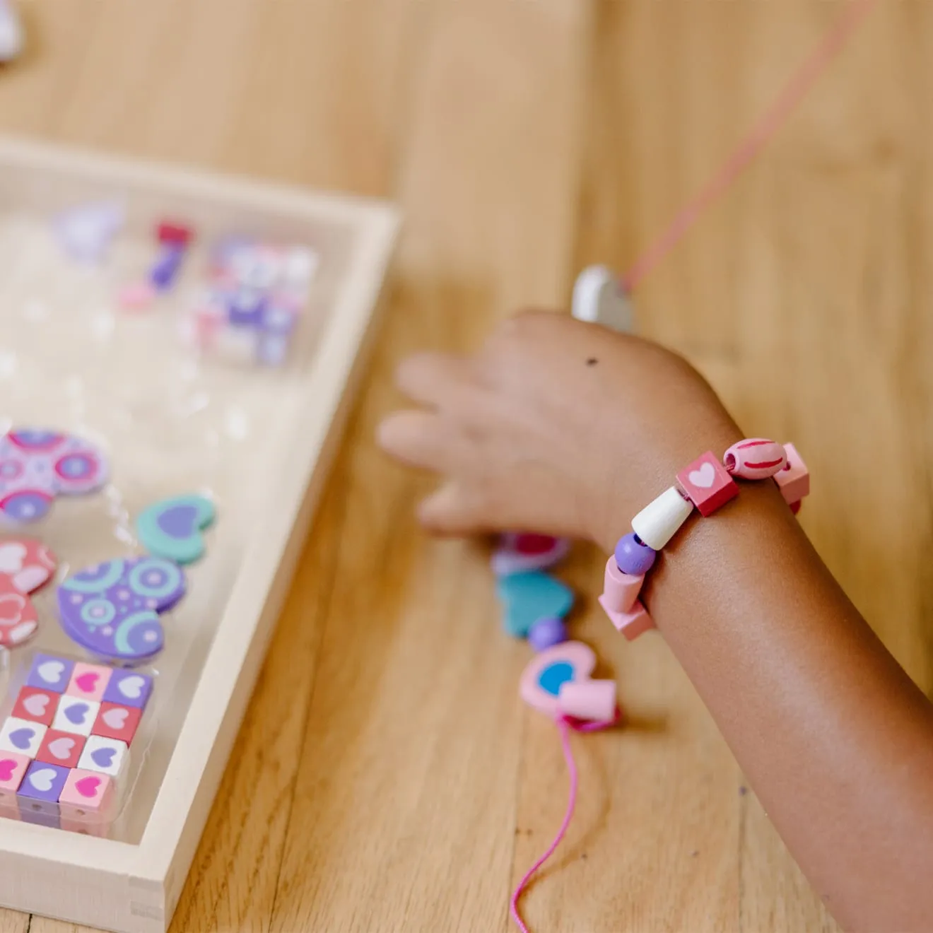 Melissa & Doug Created by Me Heart Beads kralenset houten 120+