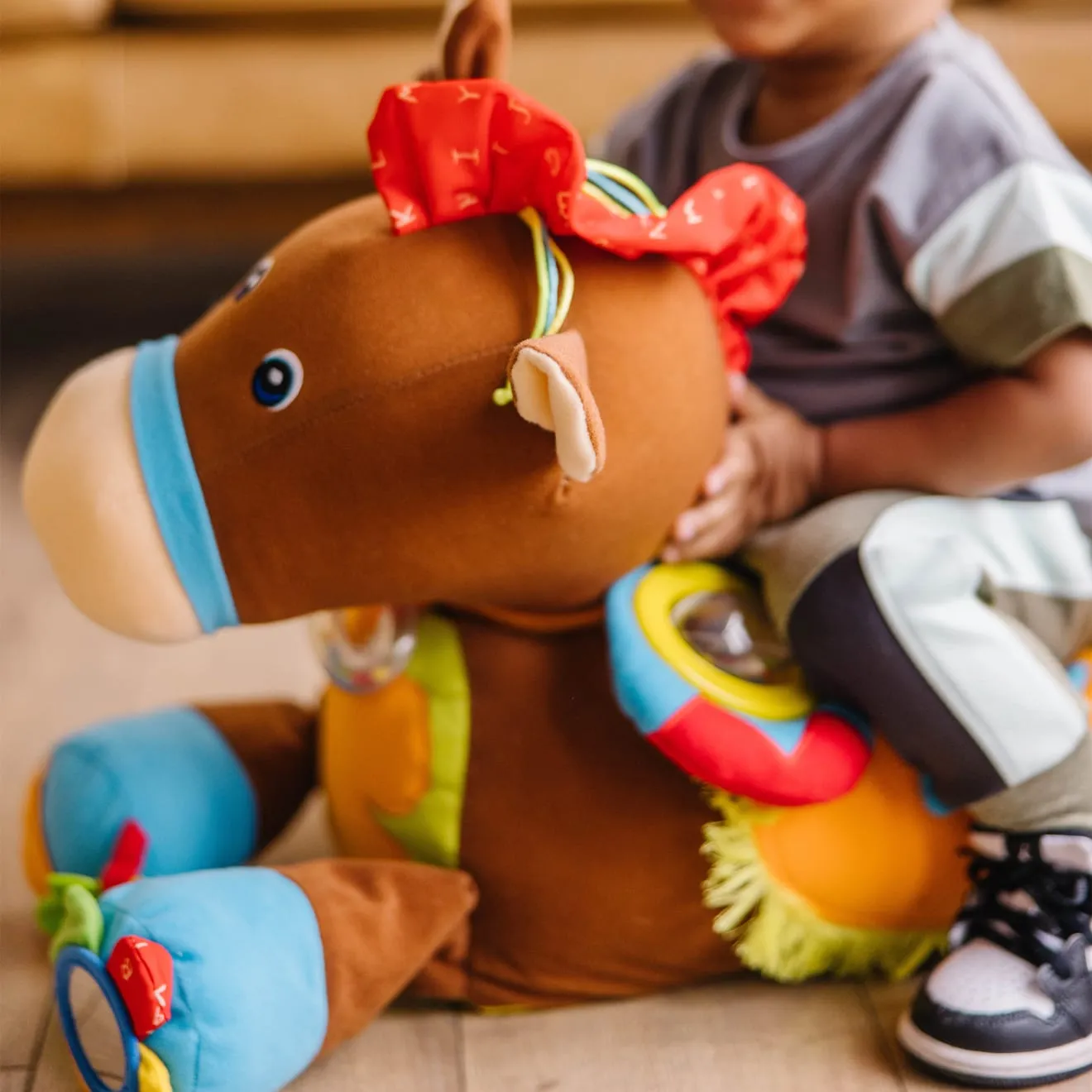 Melissa & Doug K's Kids Giddy-Up knuffelpony baby met geluid