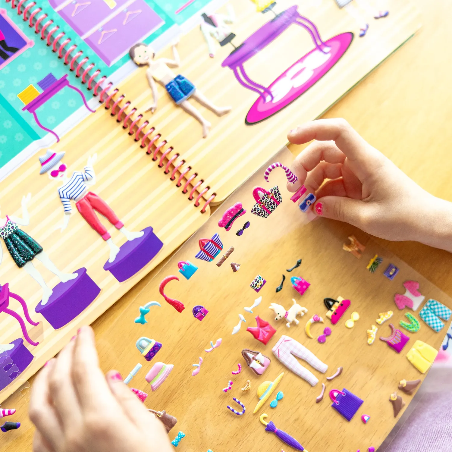 Melissa & Doug Puffy Sticker Activity Book Day of Glamour stickerboek