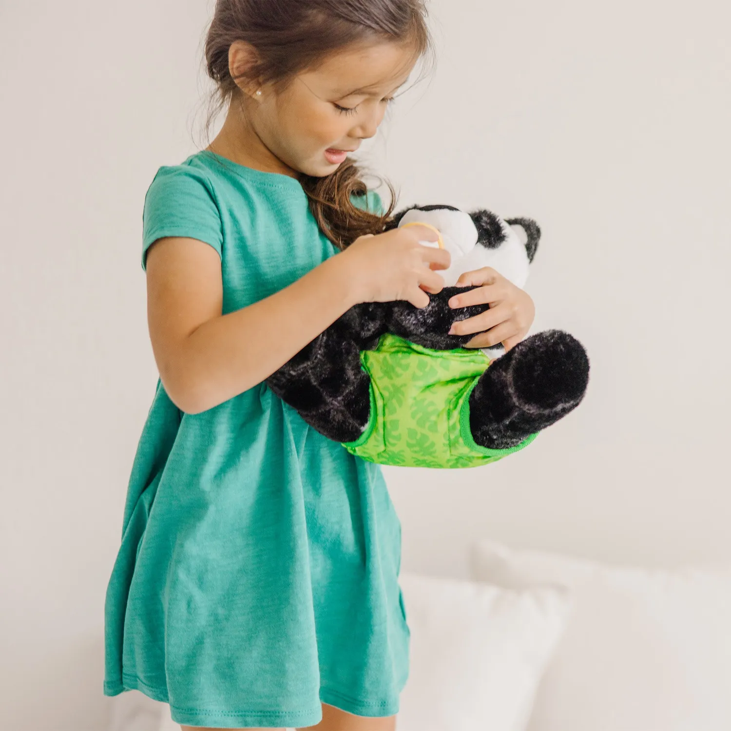 Melissa & Doug Baby Panda Knuffel 28 cm met fles