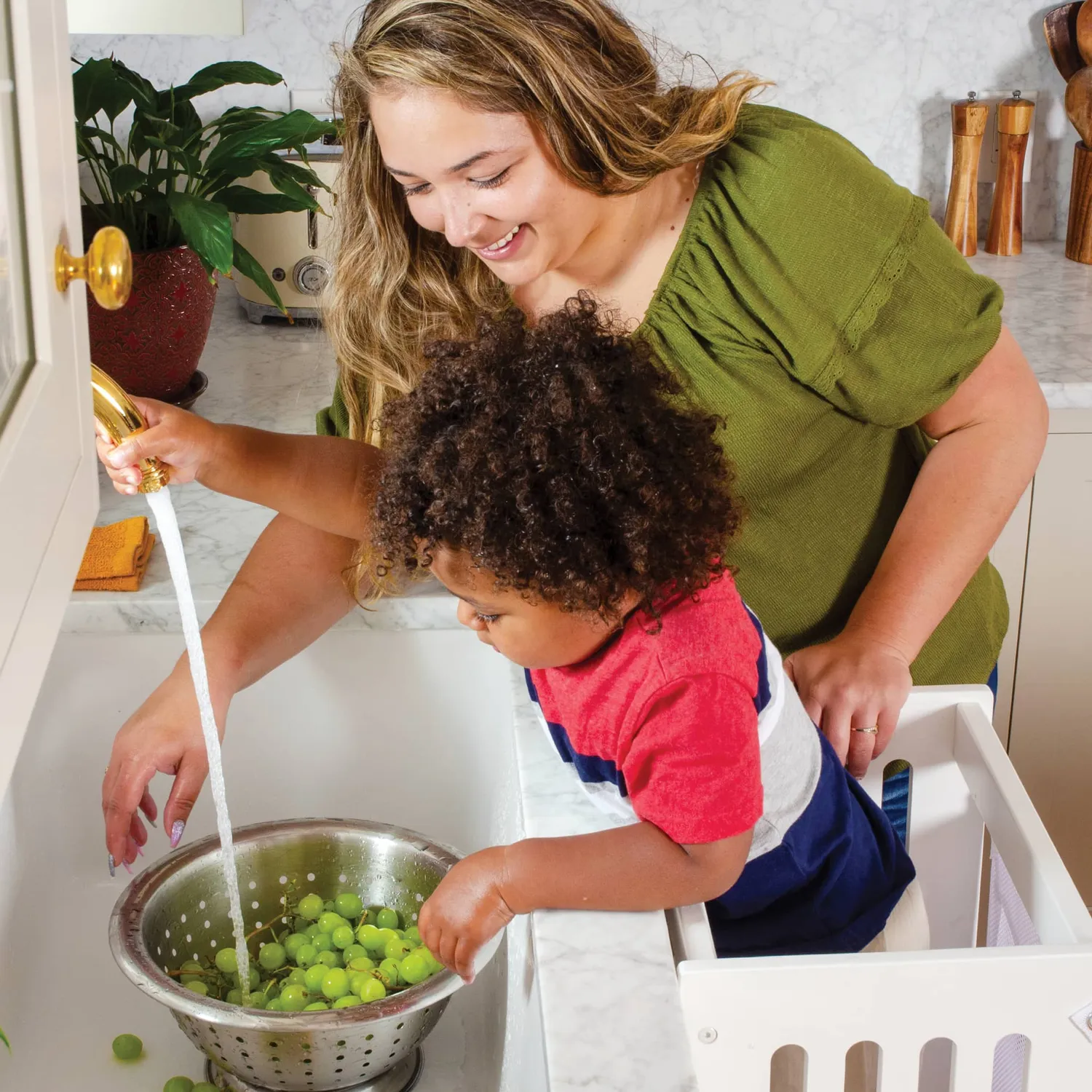 Guidecraft Jr Contemporary Kitchen Helper leertoren wit houten