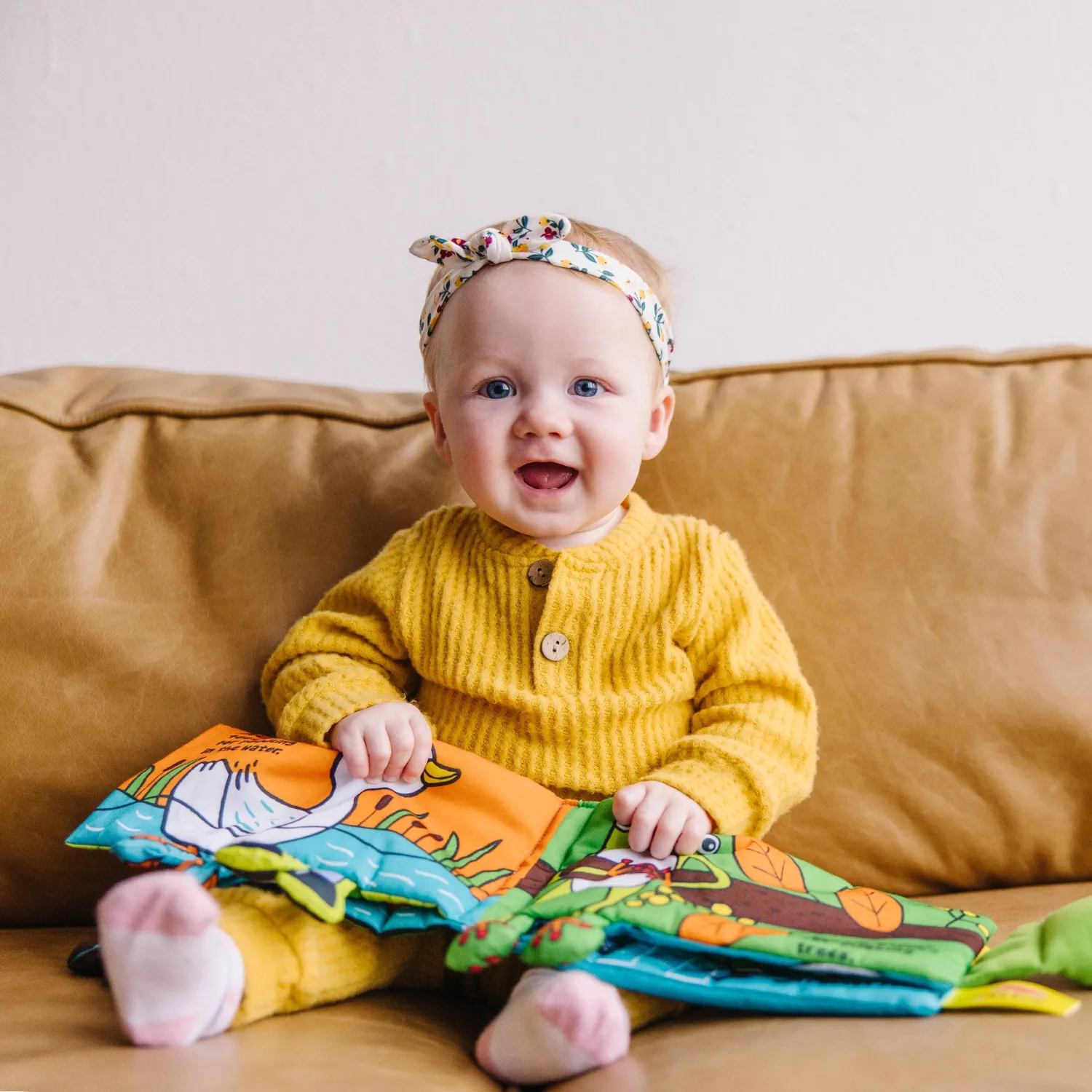 Melissa & Doug Whose Feet stoffen boekje baby 0-12 maanden