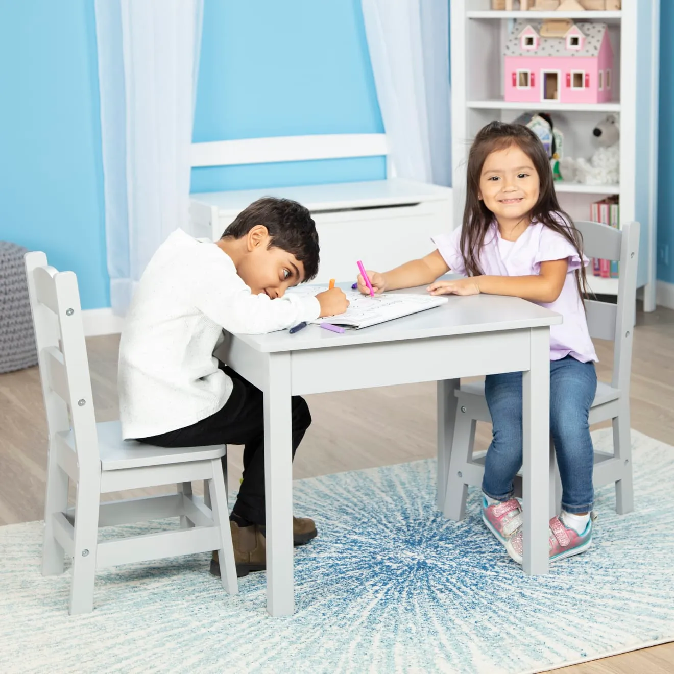 Melissa & Doug Wooden Table 2 Chairs kindertafelset grijs