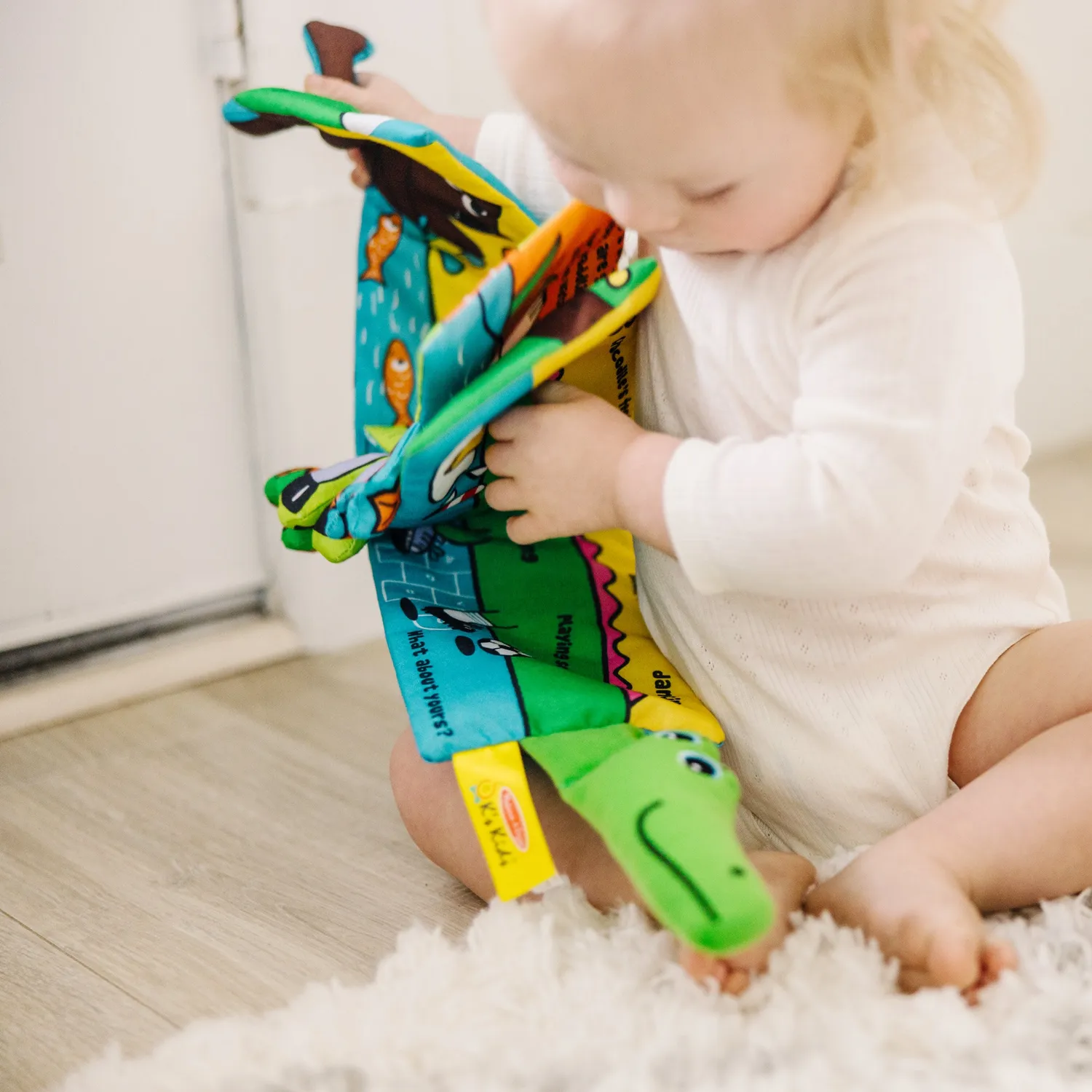 Melissa & Doug Whose Feet stoffen boekje baby 0-12 maanden