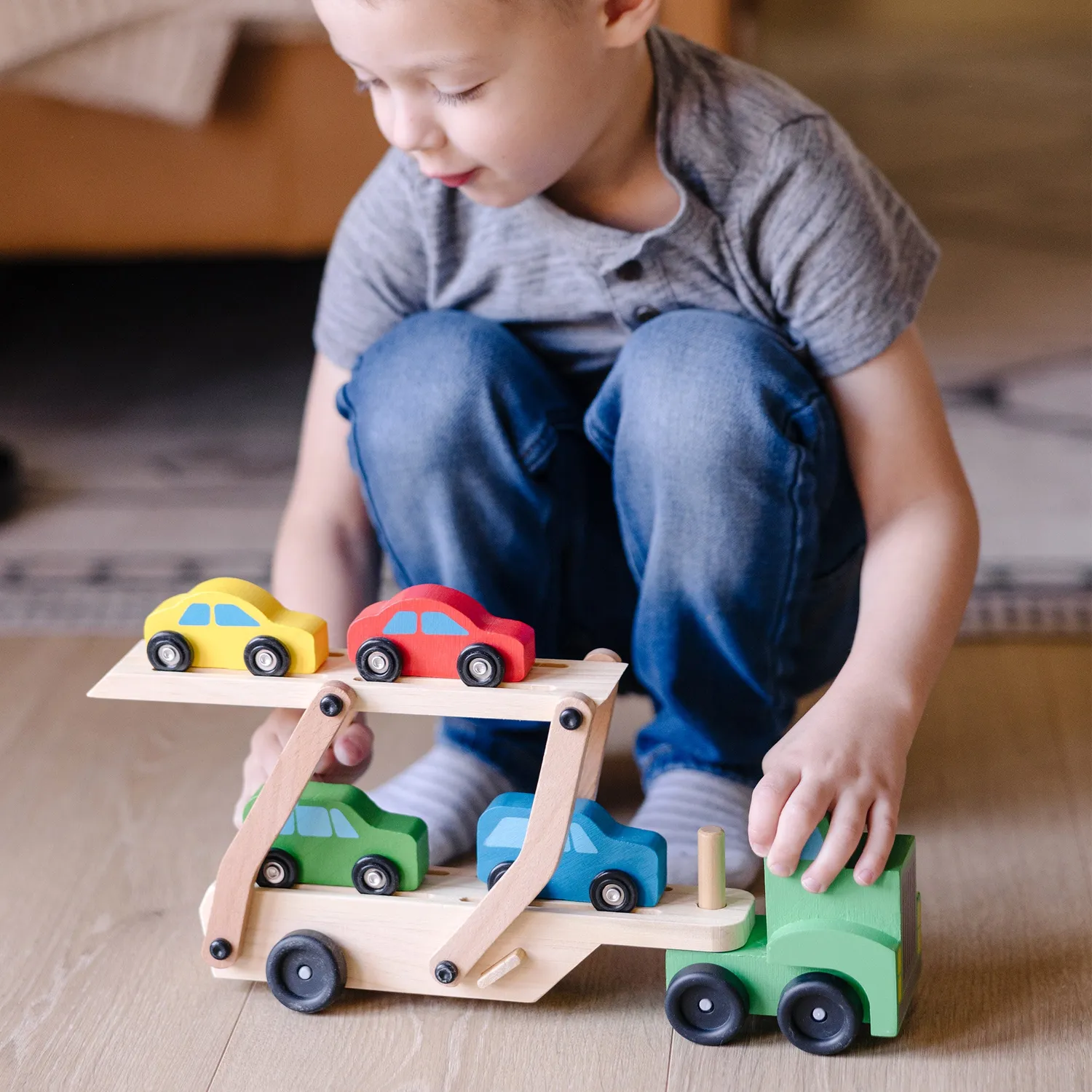 Melissa & Doug houten autotransporter met 4 auto’s 3-5 jaar