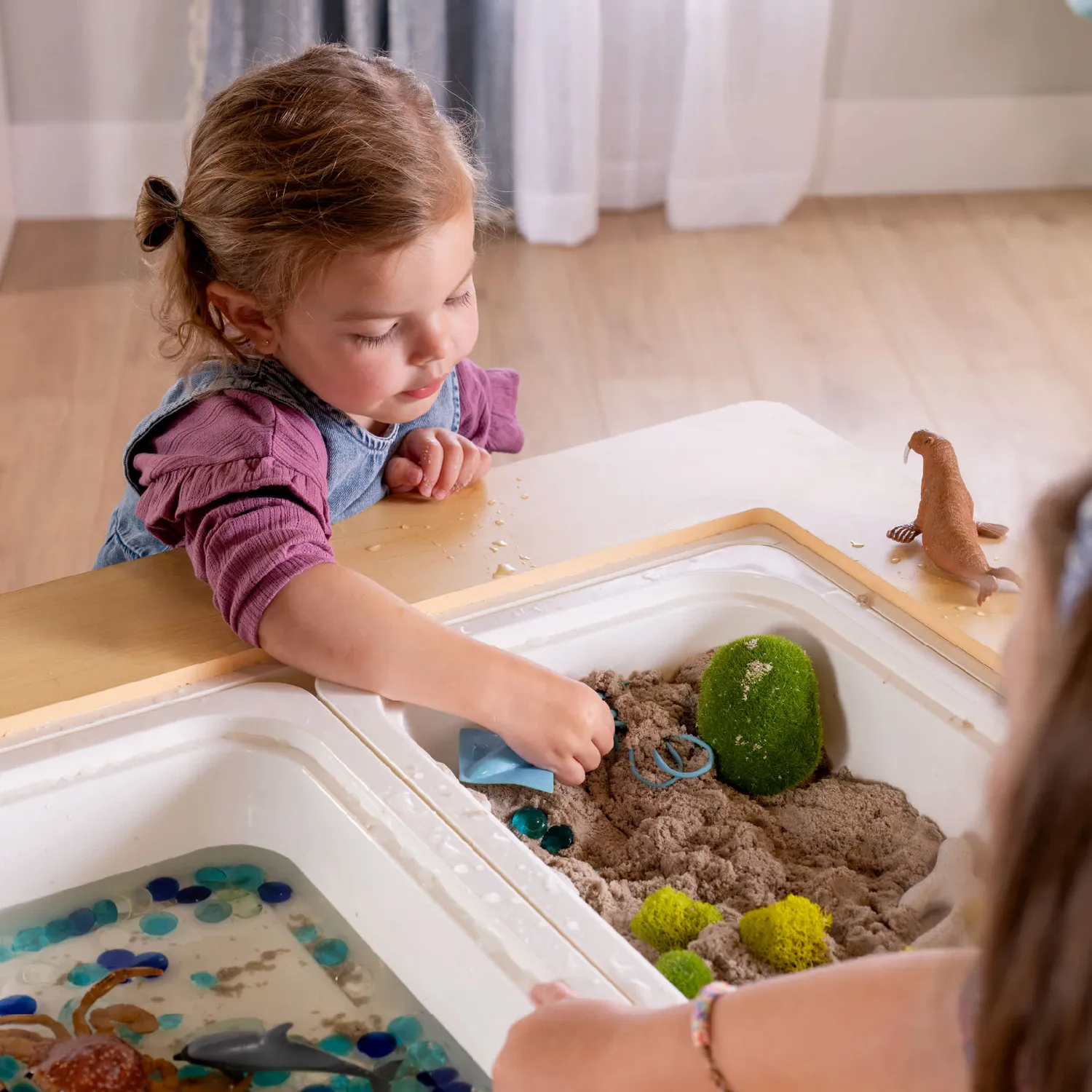 Guidecraft Sensory Activity Table speeltafel met krukken hout