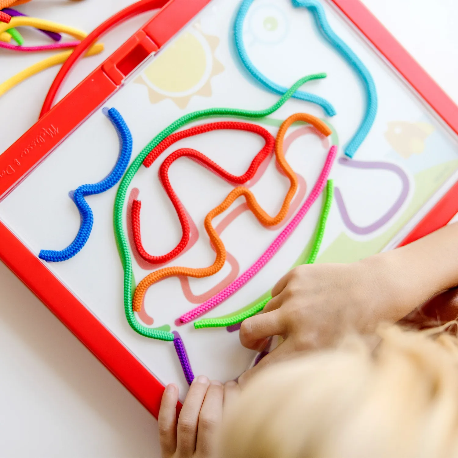 Melissa & Doug Rainbow Cord Picture and Pattern Maker tekenset