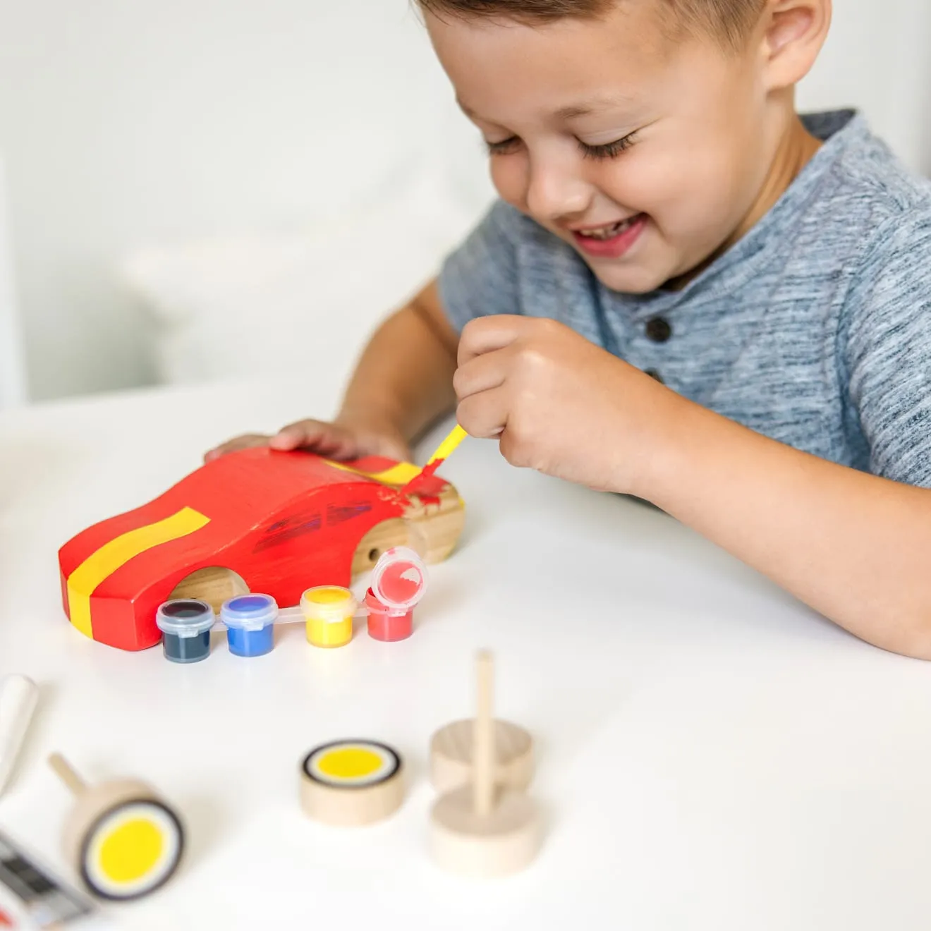Melissa & Doug Decorate-Your-Own Wooden Race Car knutselset hout