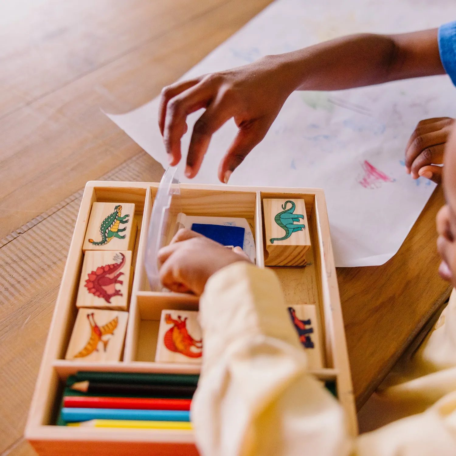 Melissa & Doug Dino houten stempelset 8 stempels + potloden