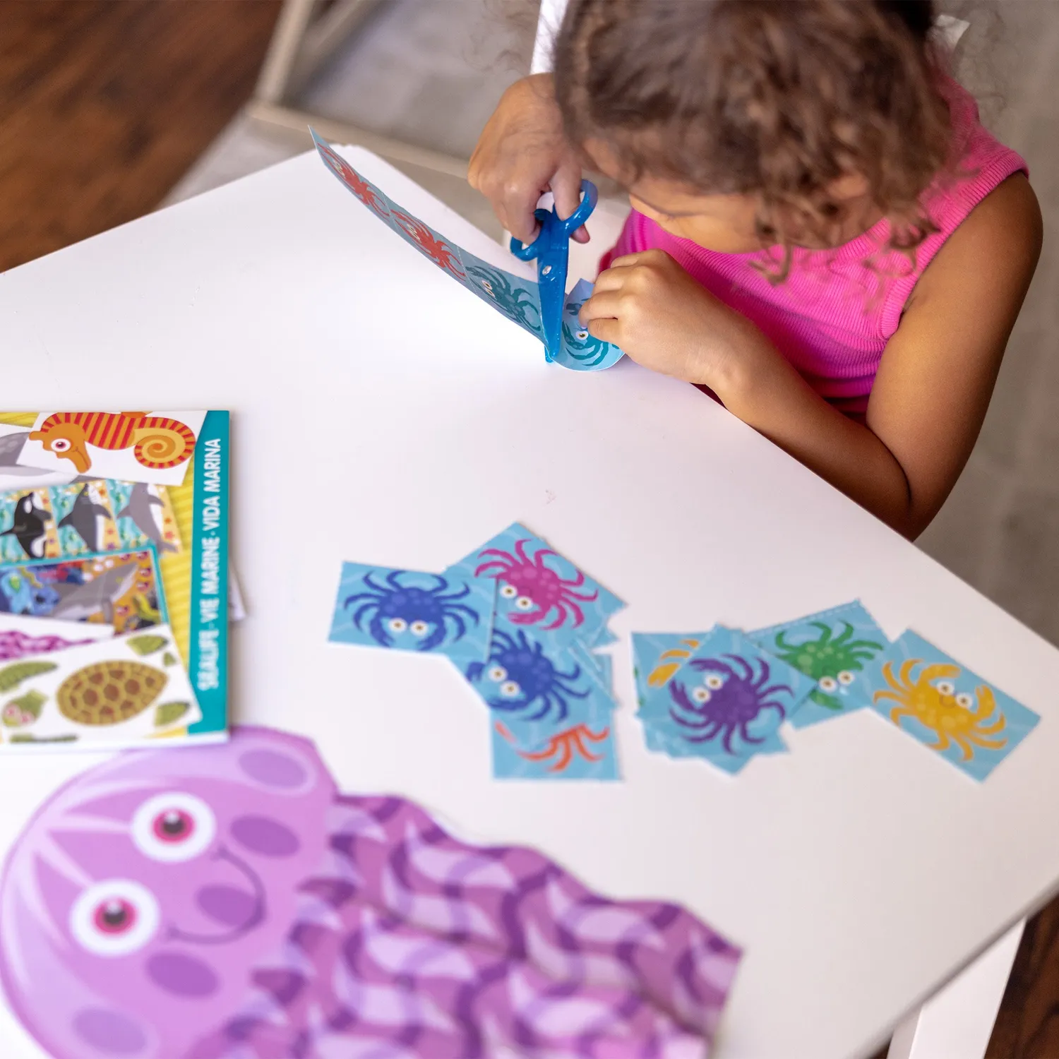 Melissa & Doug Zeeleven kniples plakboek met schaar