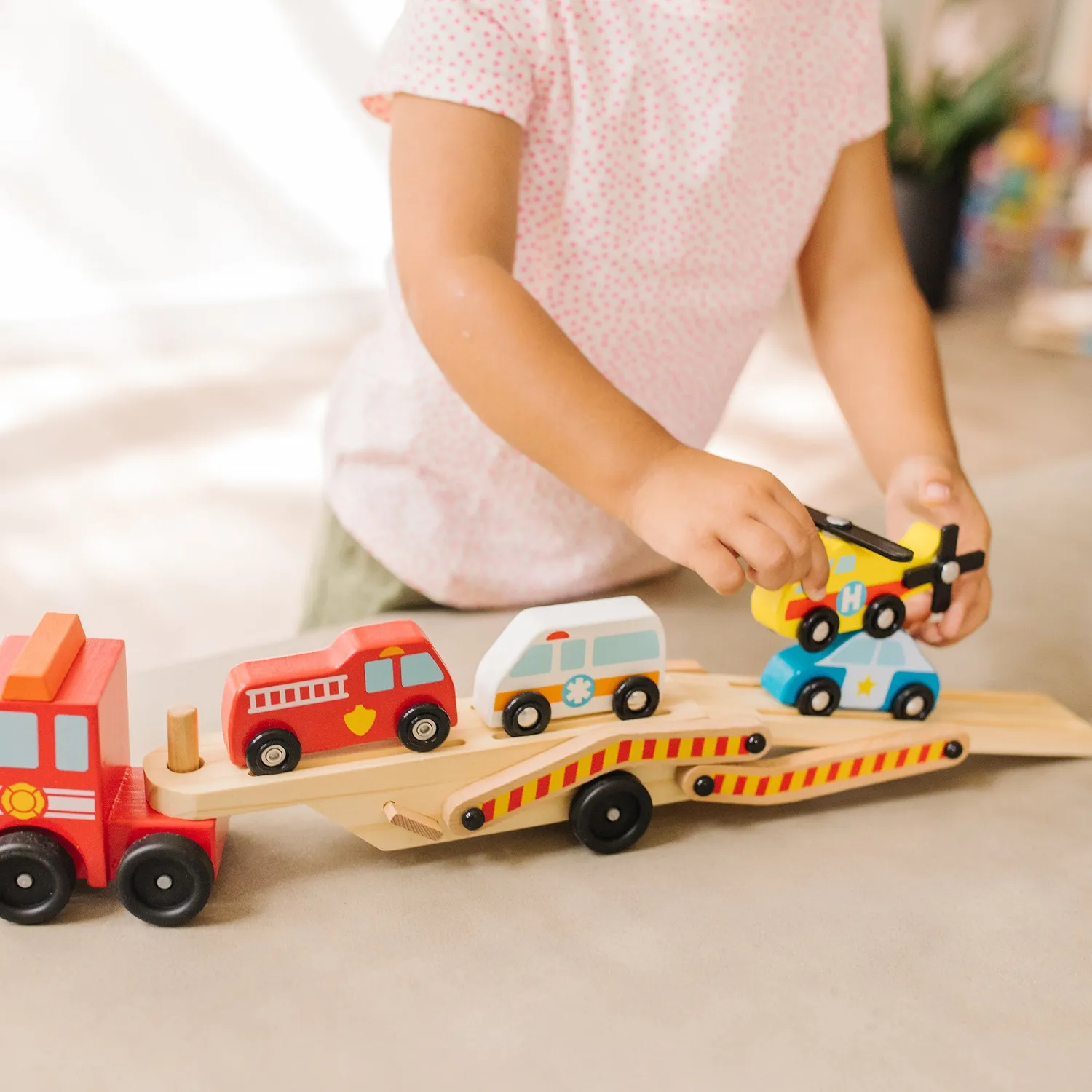 Melissa & Doug Emergency Vehicle Carrier autotransporter hulp