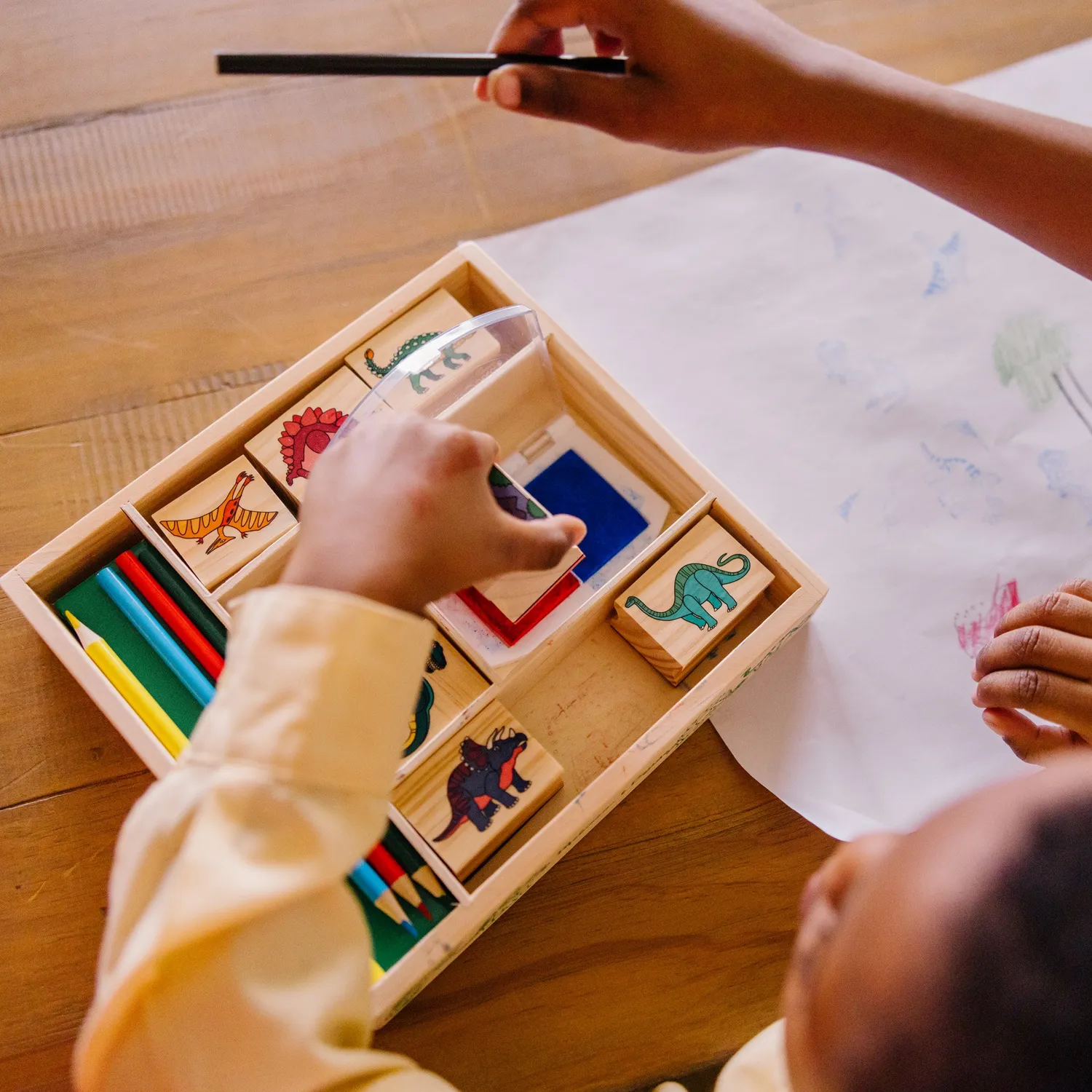 Melissa & Doug Dino houten stempelset 8 stempels + potloden