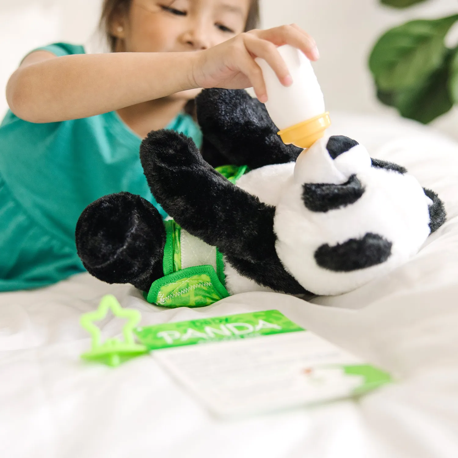 Melissa & Doug Baby Panda Knuffel 28 cm met fles