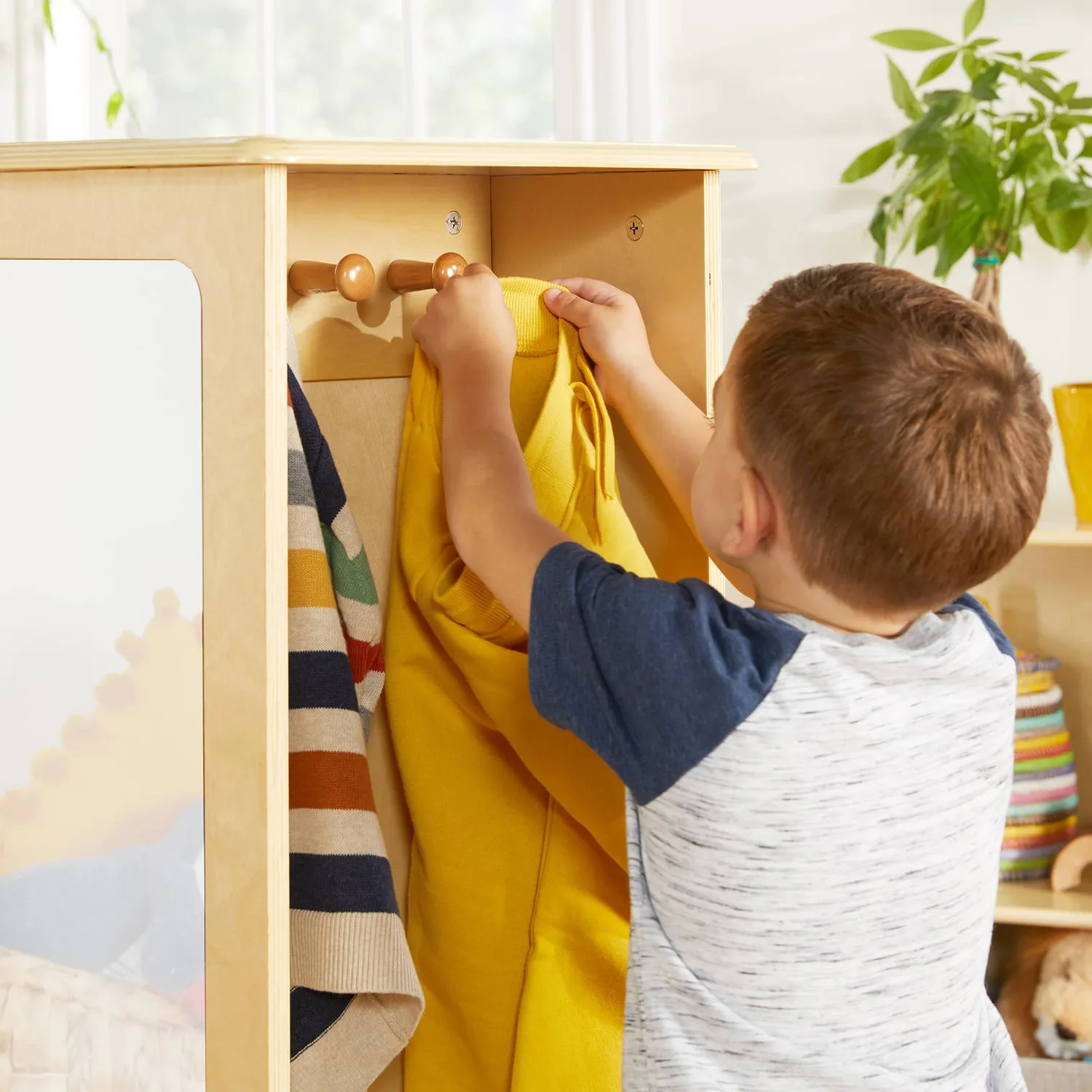 Guidecraft Rotating Dress Up Storage verkleedkast draaibaar
