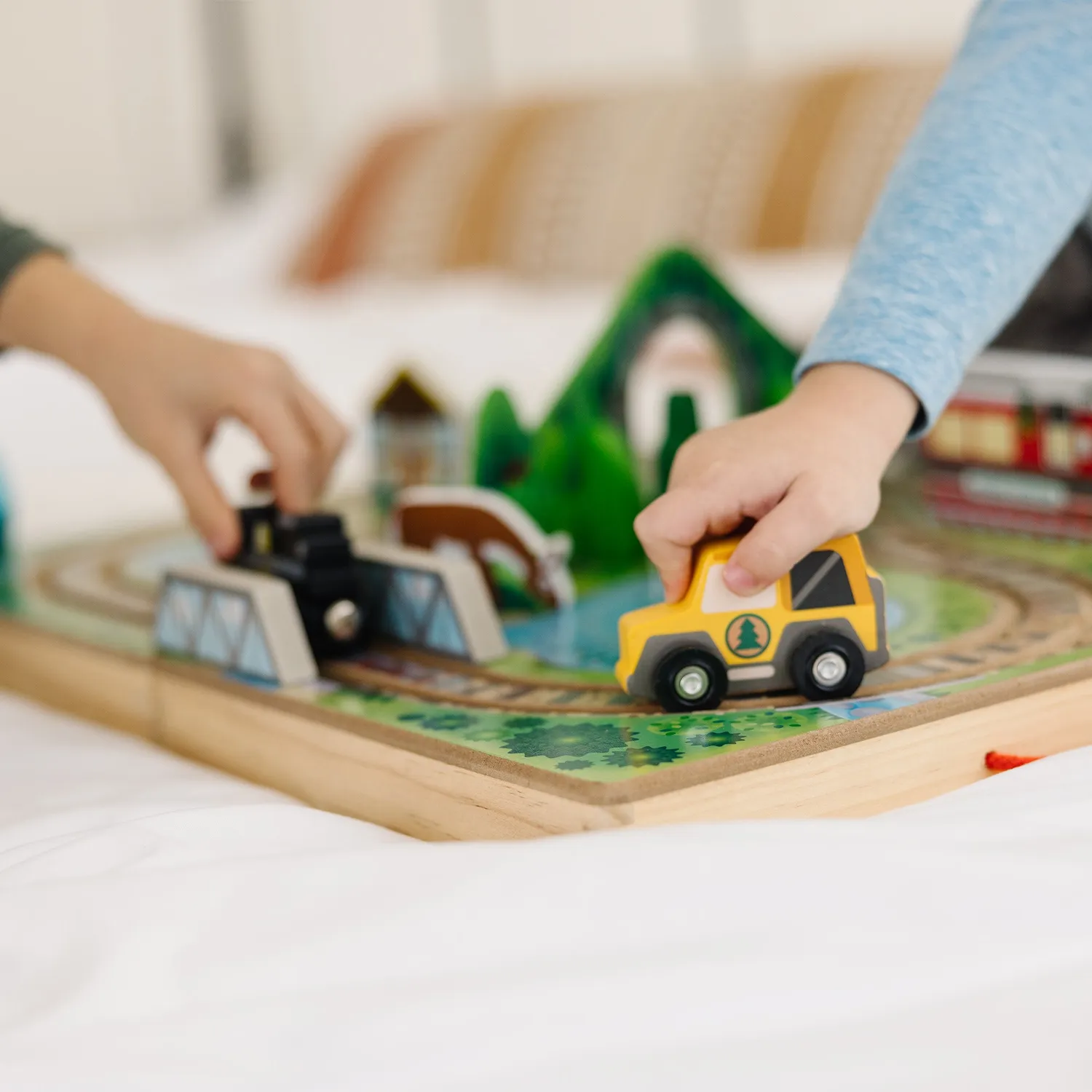 Melissa & Doug Take-Along Railroad houten treinbaan koffer