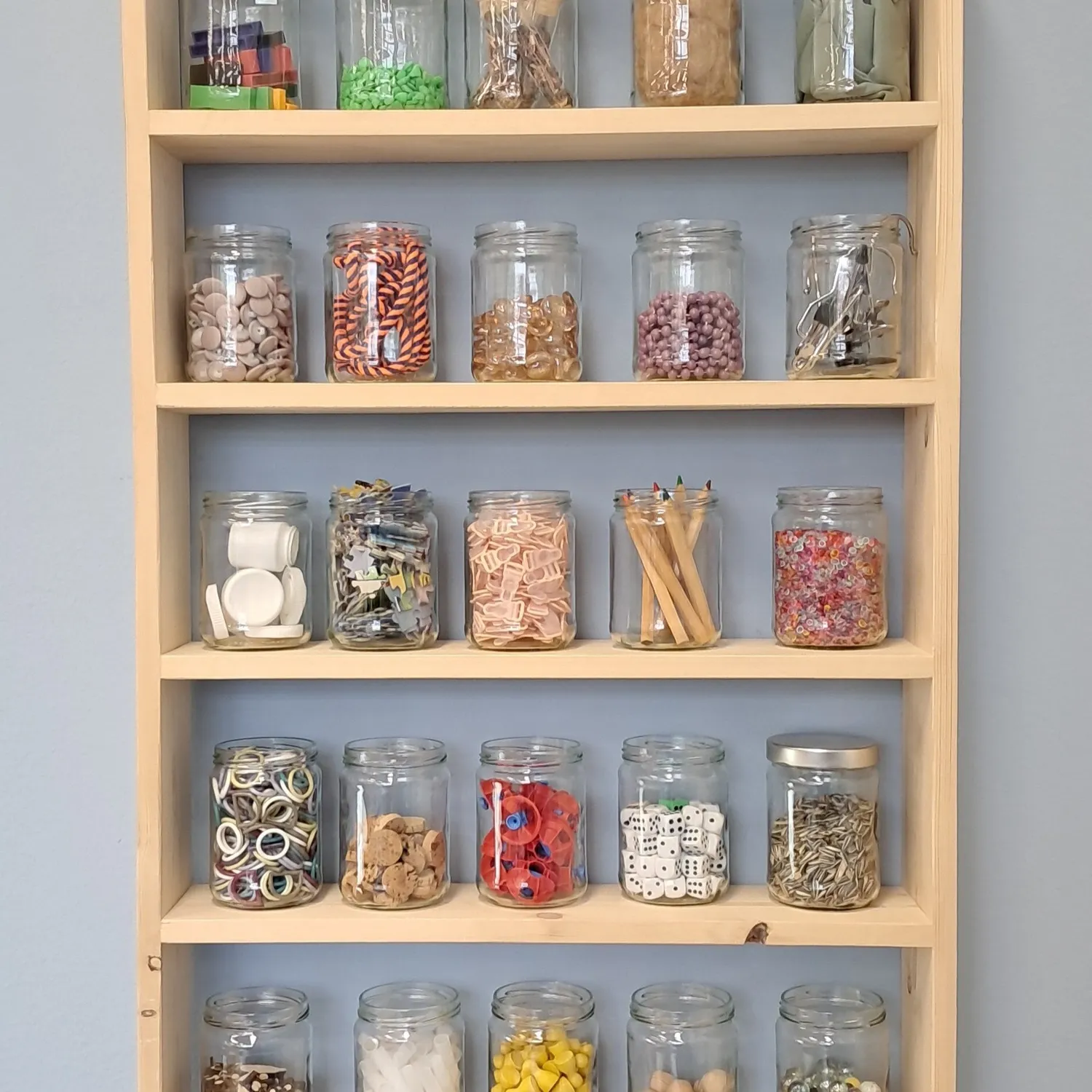 De Potjeskast + 25 Potjes Houten Kast Glazen Potjes