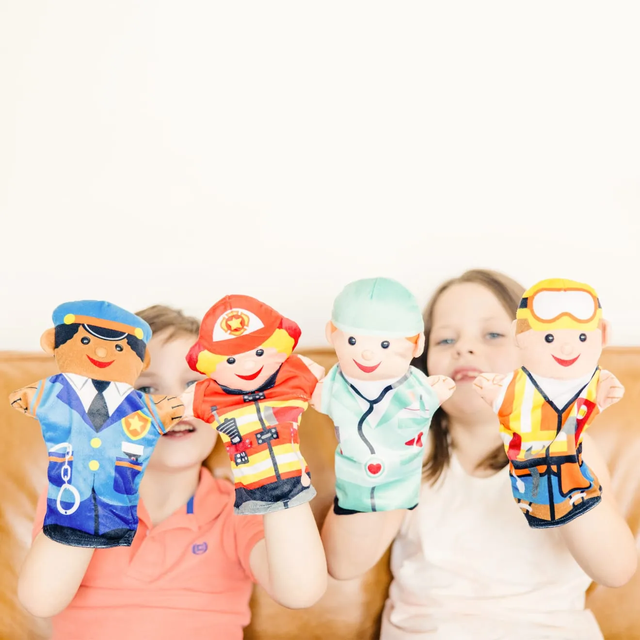 Melissa & Doug Jolly Helpers handpoppen set 4 stuks beroepen
